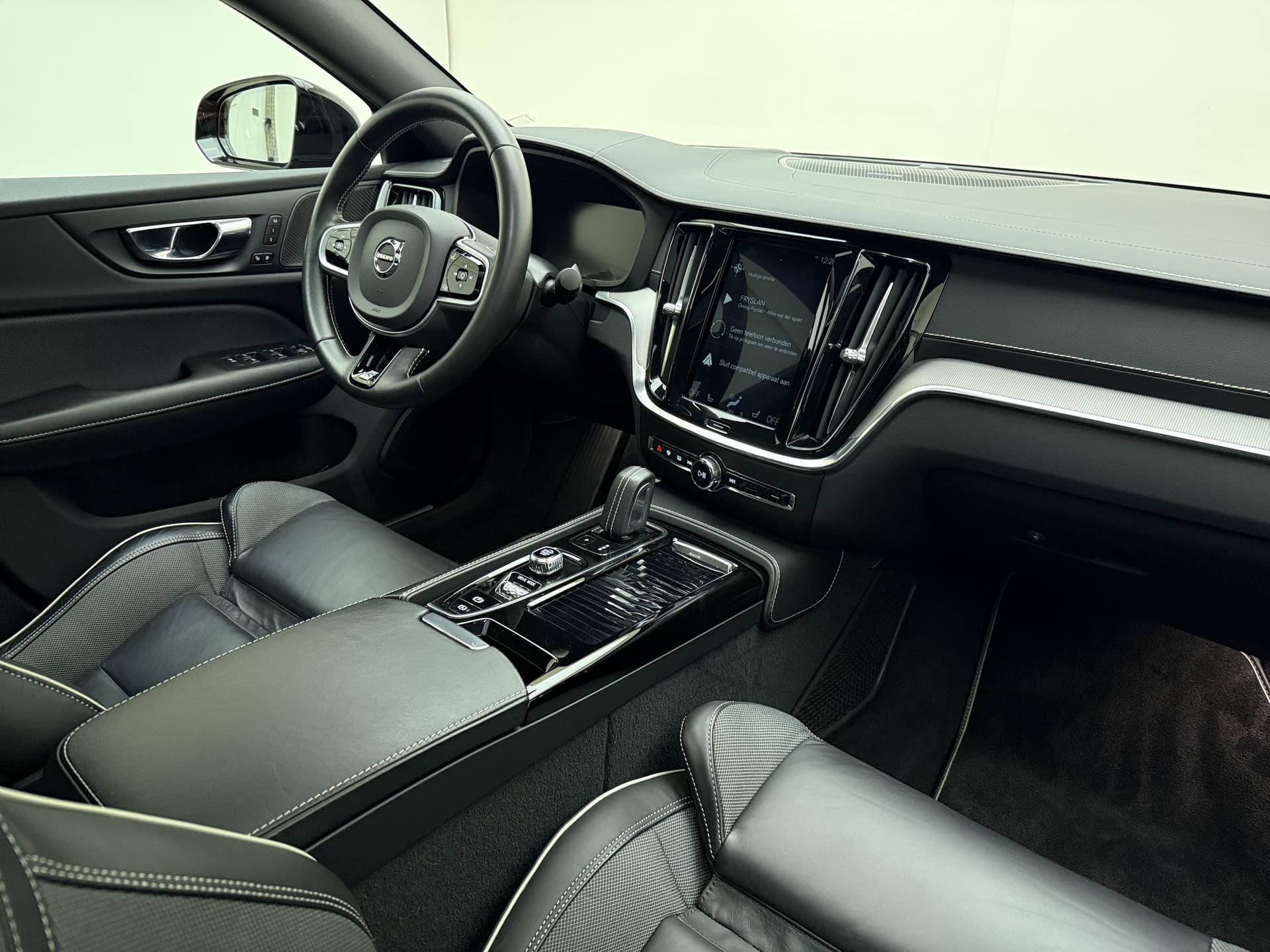 Volvo S60 T8 405pk AWD R-Design / Polestar / 20'' / Styling kit / Head-Up / Harman&Kardon / Panoramadak / Lederen Dashboard / Adapt. Cruise / BLIS / Full-LED / thumbnail 10