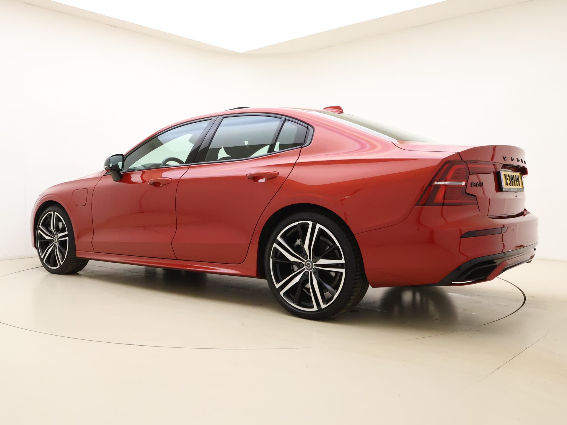 Volvo S60 T8 405pk AWD R-Design / Polestar / 20'' / Styling kit / Head-Up / Harman&Kardon / Panoramadak / Lederen Dashboard / Adapt. Cruise / BLIS / Full-LED / thumbnail 22