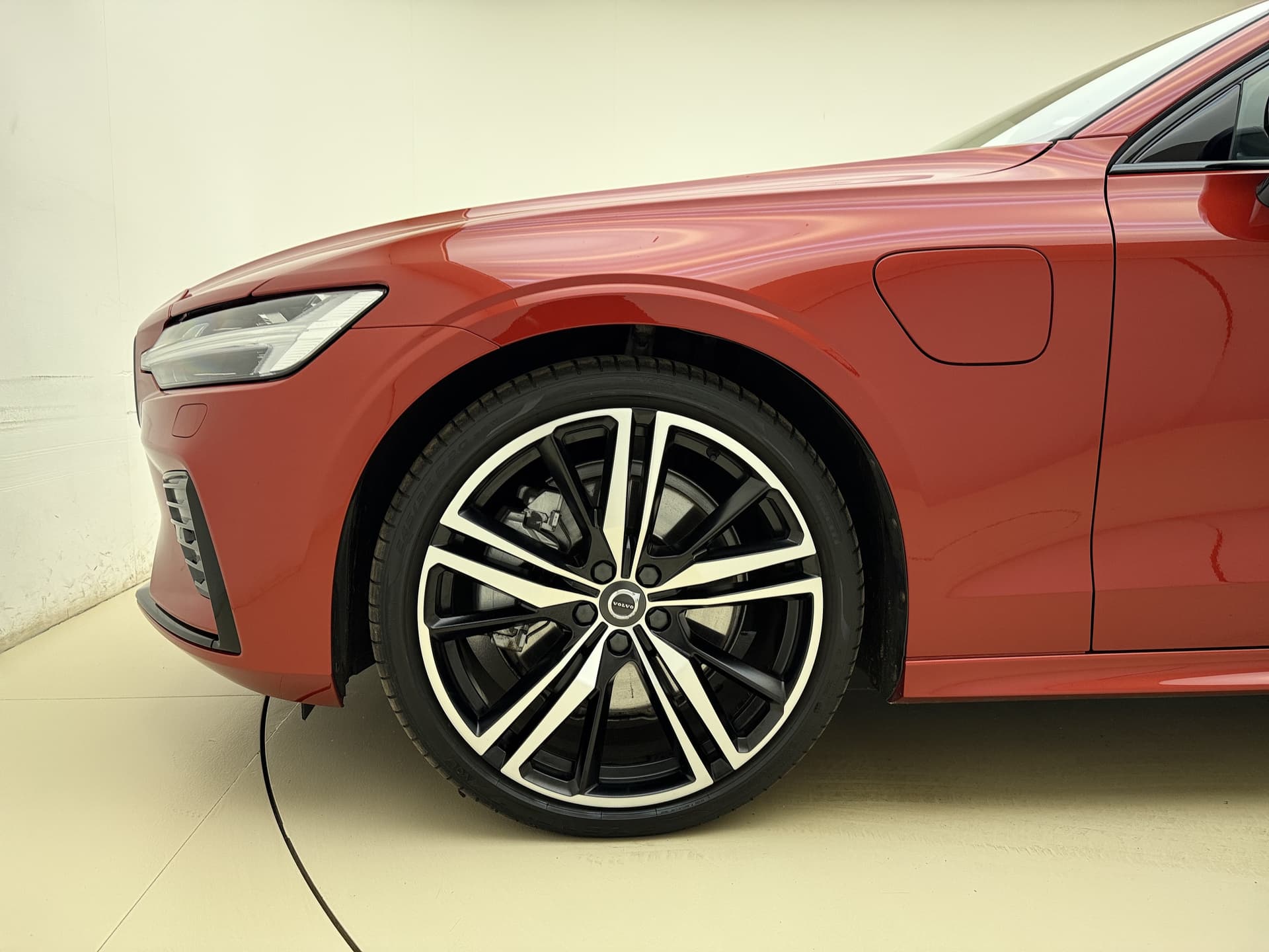 Volvo S60 T8 405pk AWD R-Design / Polestar / 20'' / Styling kit / Head-Up / Harman&Kardon / Panoramadak / Lederen Dashboard / Adapt. Cruise / BLIS / Full-LED / thumbnail 27