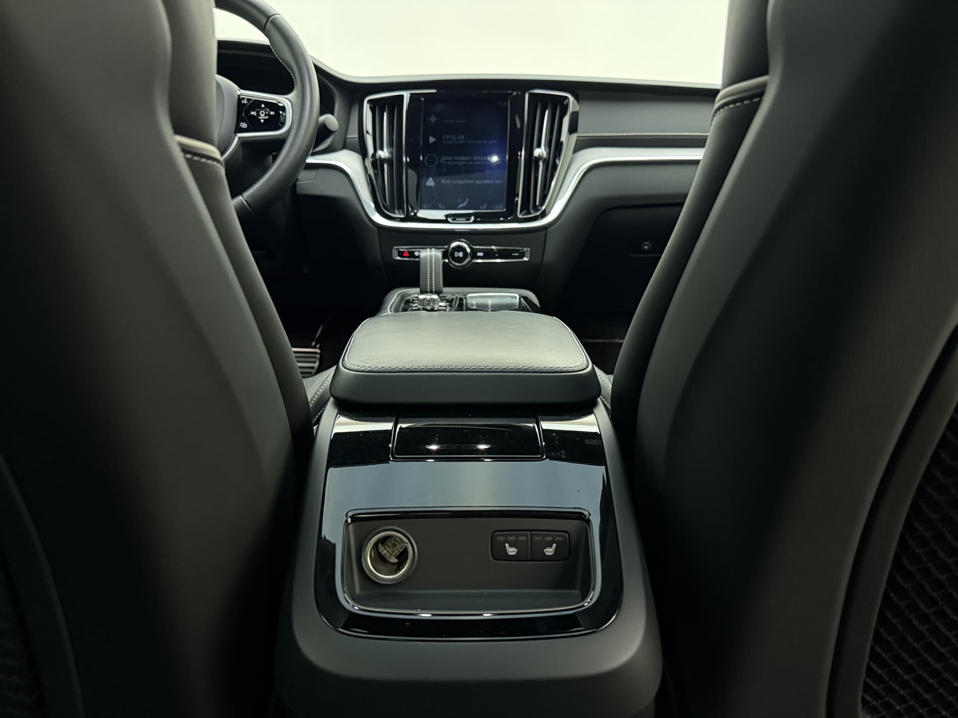 Volvo S60 T8 405pk AWD R-Design / Polestar / 20'' / Styling kit / Head-Up / Harman&Kardon / Panoramadak / Lederen Dashboard / Adapt. Cruise / BLIS / Full-LED / thumbnail 29