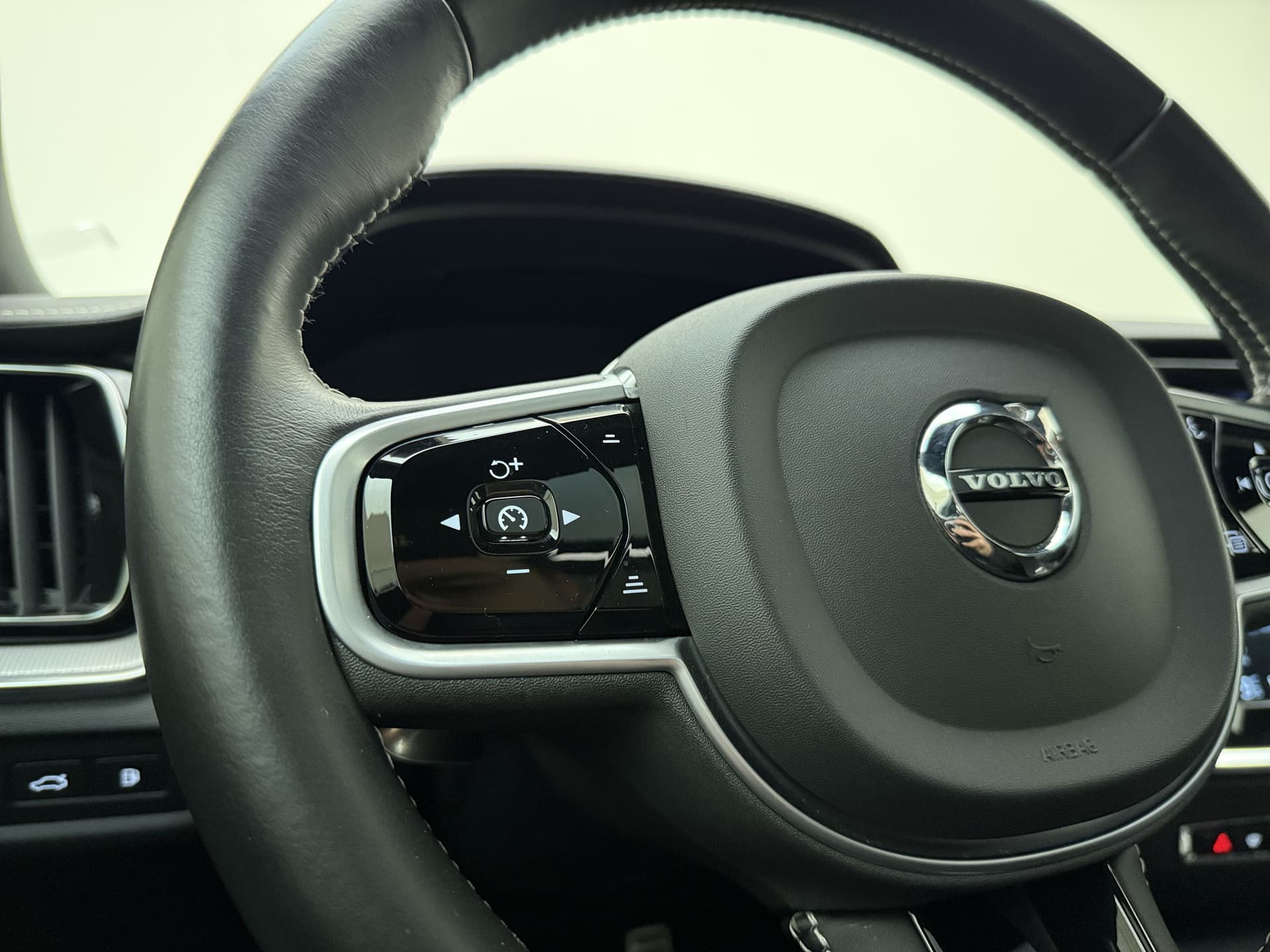 Volvo S60 T8 405pk AWD R-Design / Polestar / 20'' / Styling kit / Head-Up / Harman&Kardon / Panoramadak / Lederen Dashboard / Adapt. Cruise / BLIS / Full-LED / thumbnail 37