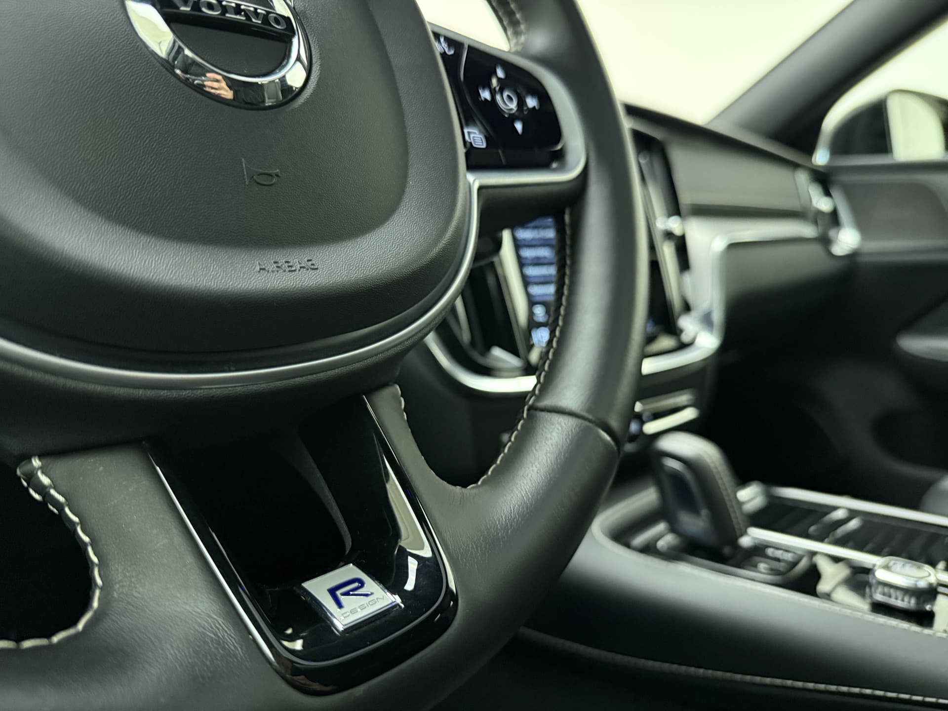 Volvo S60 T8 405pk AWD R-Design / Polestar / 20'' / Styling kit / Head-Up / Harman&Kardon / Panoramadak / Lederen Dashboard / Adapt. Cruise / BLIS / Full-LED / thumbnail 39