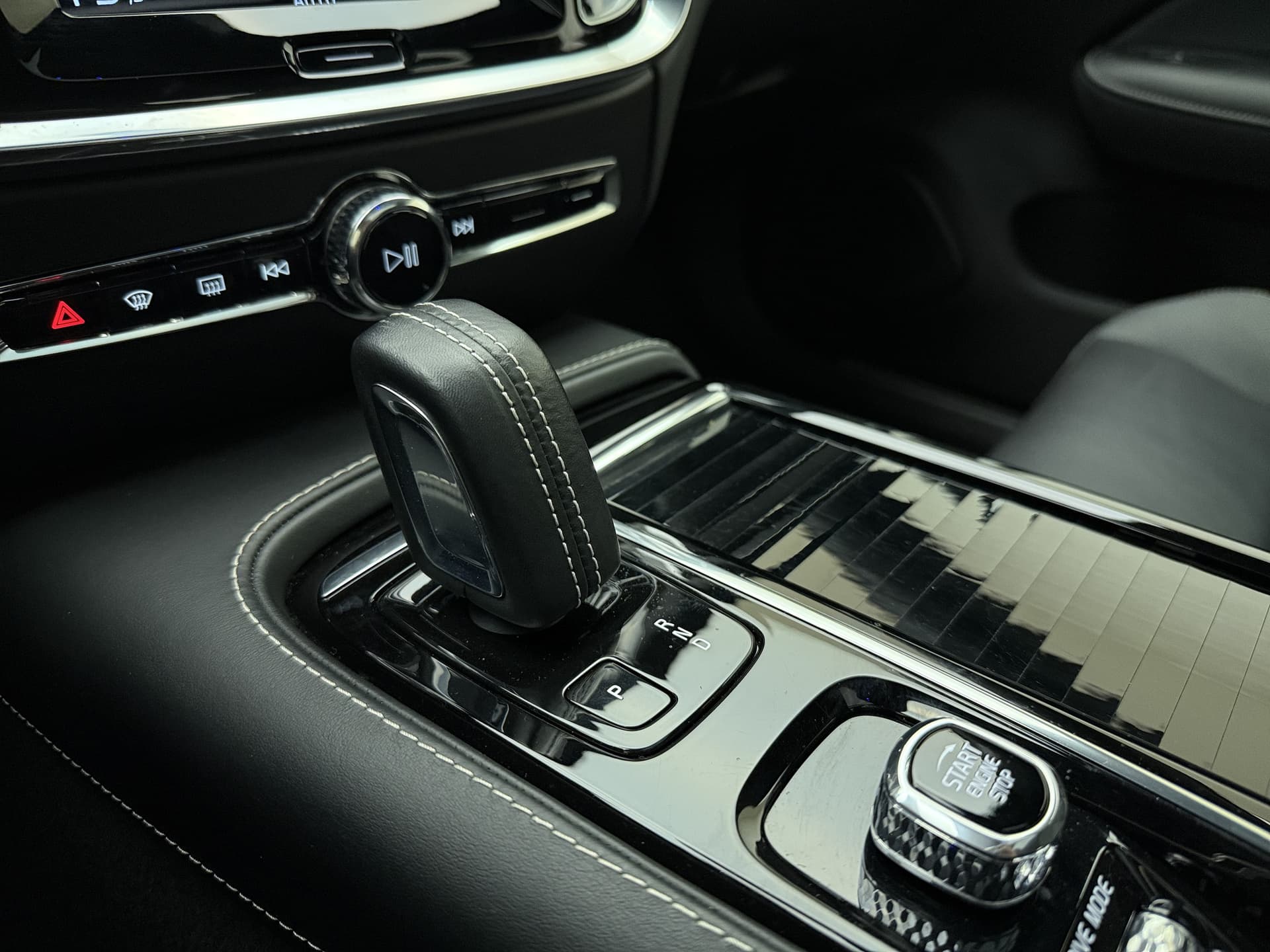 Volvo S60 T8 405pk AWD R-Design / Polestar / 20'' / Styling kit / Head-Up / Harman&Kardon / Panoramadak / Lederen Dashboard / Adapt. Cruise / BLIS / Full-LED / thumbnail 42