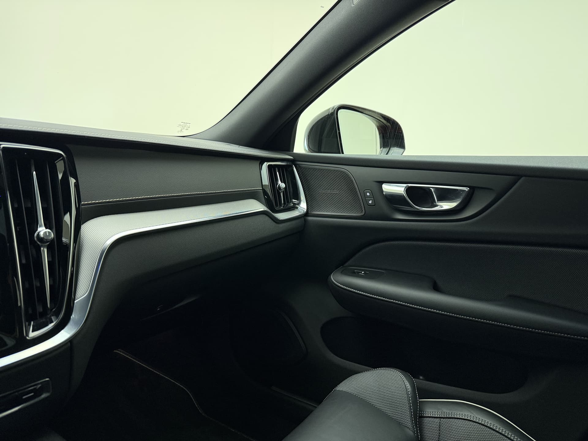 Volvo S60 T8 405pk AWD R-Design / Polestar / 20'' / Styling kit / Head-Up / Harman&Kardon / Panoramadak / Lederen Dashboard / Adapt. Cruise / BLIS / Full-LED / thumbnail 43