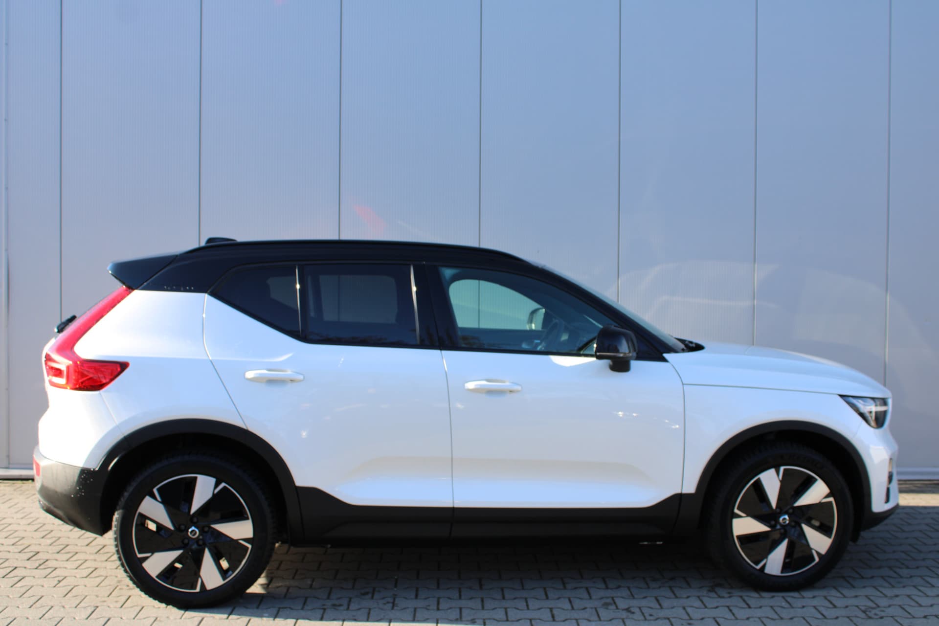 Volvo XC40 Twin Motor Plus 82 kWh thumbnail 3