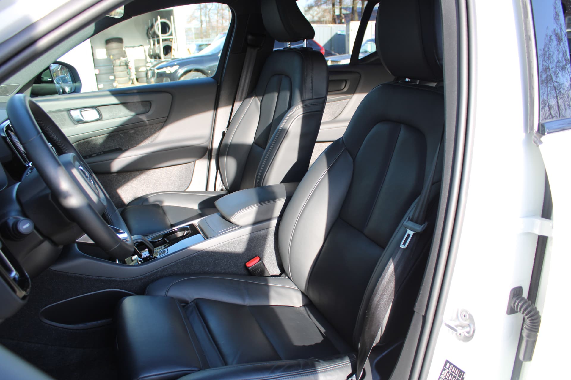 Volvo XC40 Twin Motor Plus 82 kWh thumbnail 4