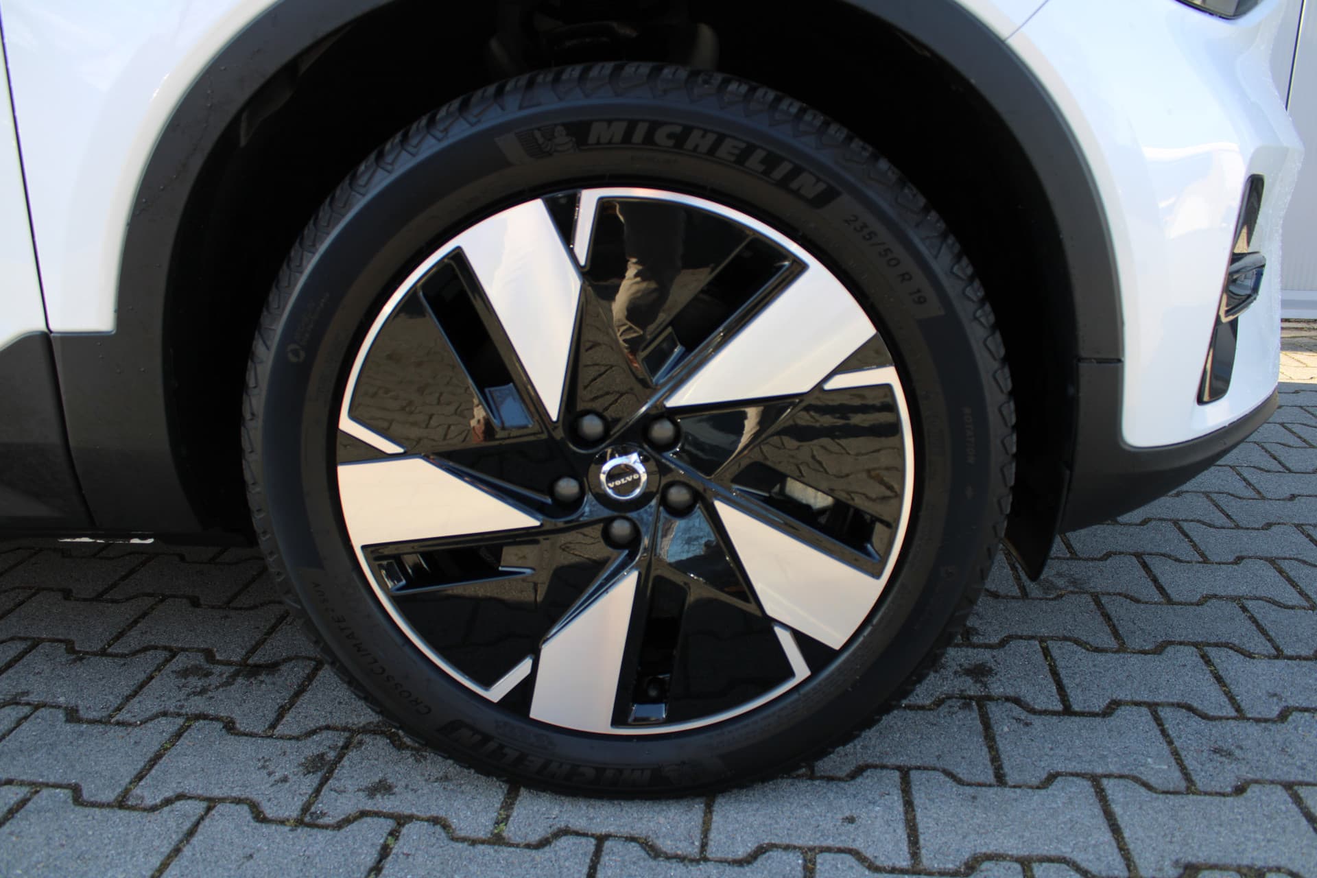 Volvo XC40 Twin Motor Plus 82 kWh thumbnail 12