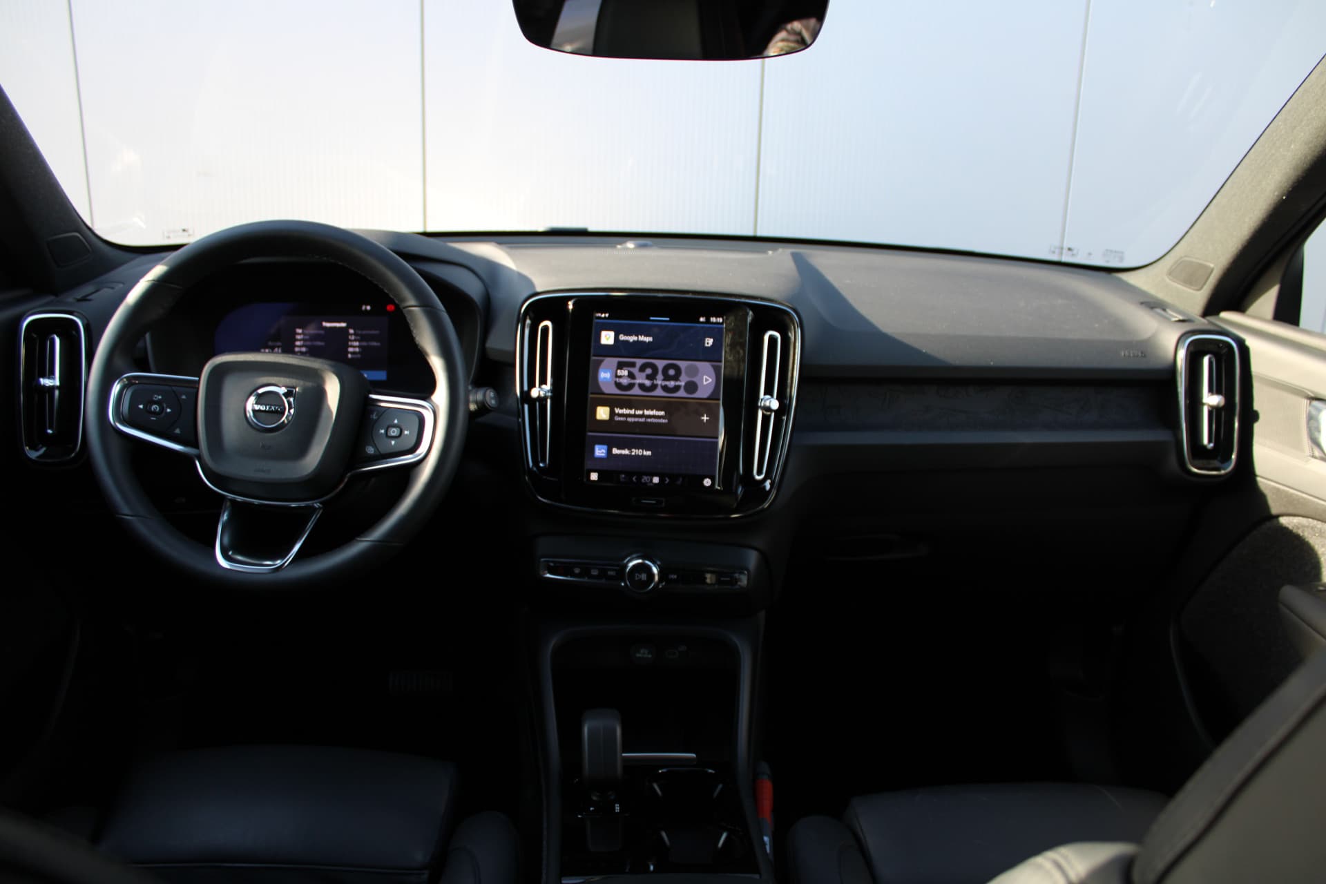 Volvo XC40 Twin Motor Plus 82 kWh thumbnail 16