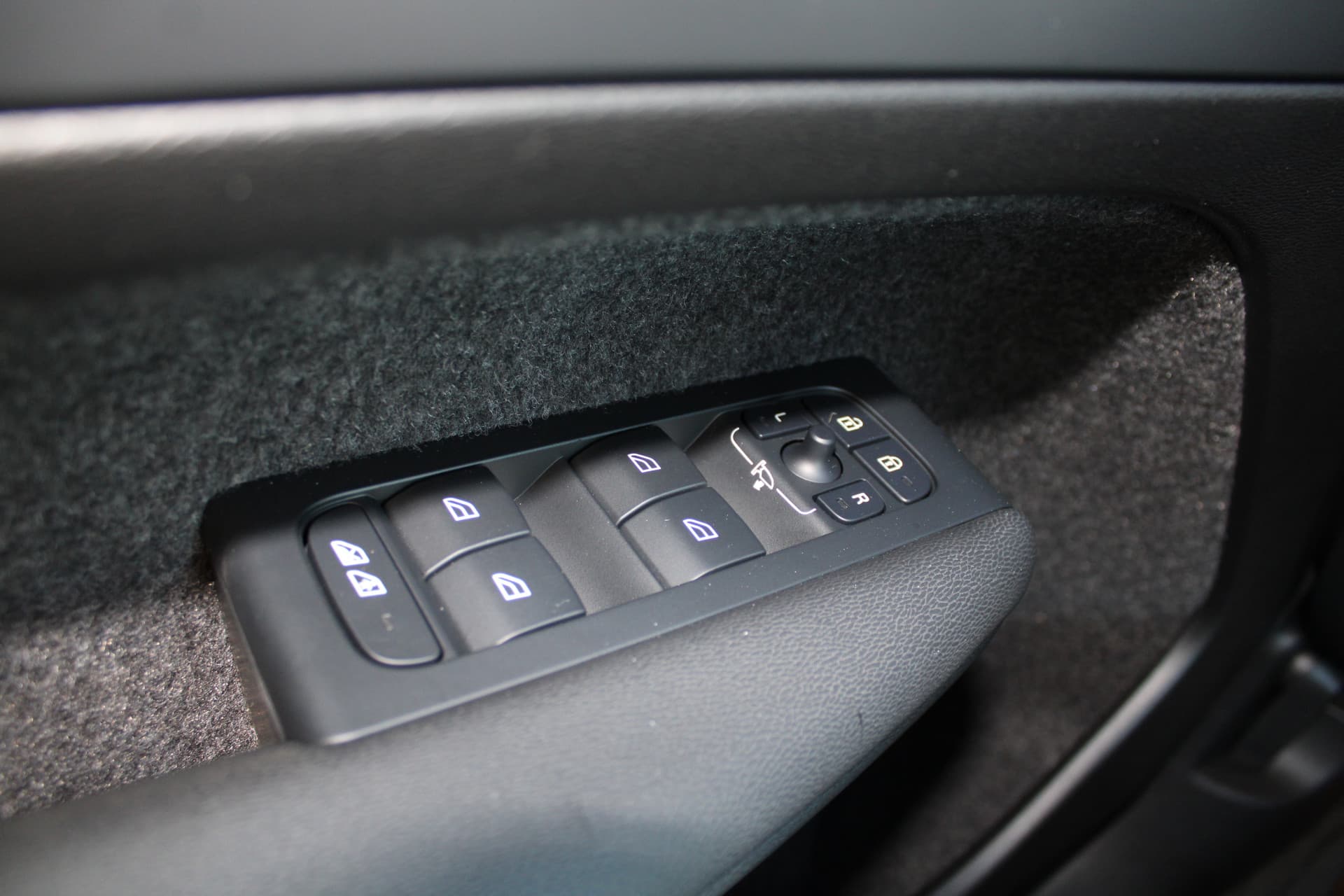 Volvo XC40 Twin Motor Plus 82 kWh thumbnail 17