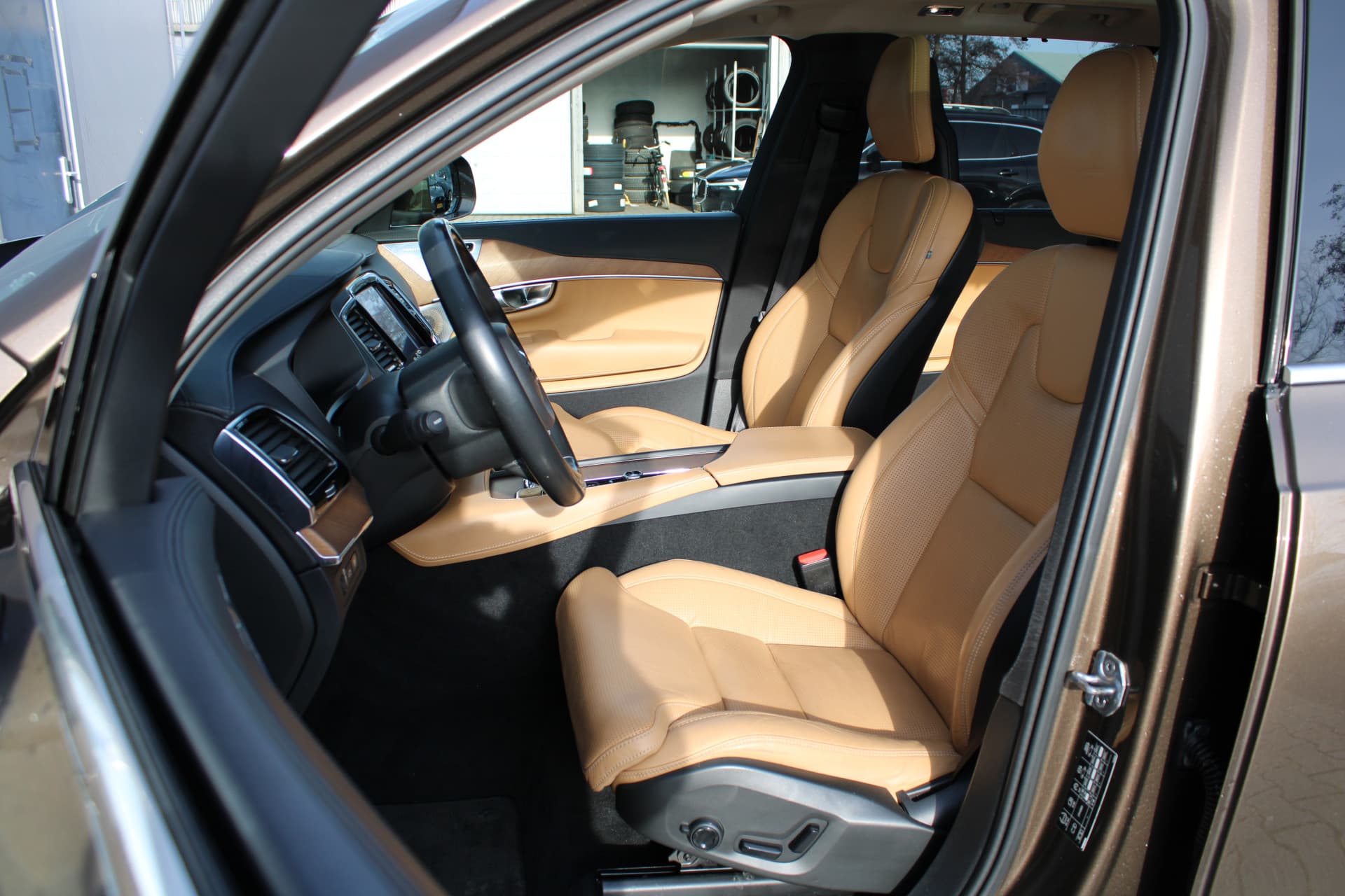 Volvo XC90 T8 Twin Engine AWD Inscription thumbnail 4