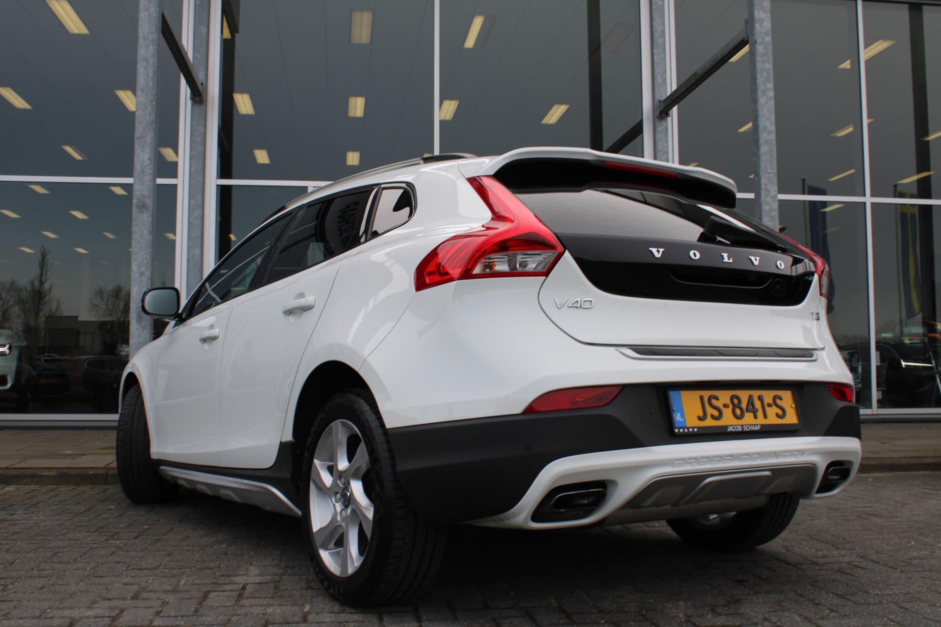 Volvo V40 Cross Country T3 Momentum thumbnail 3