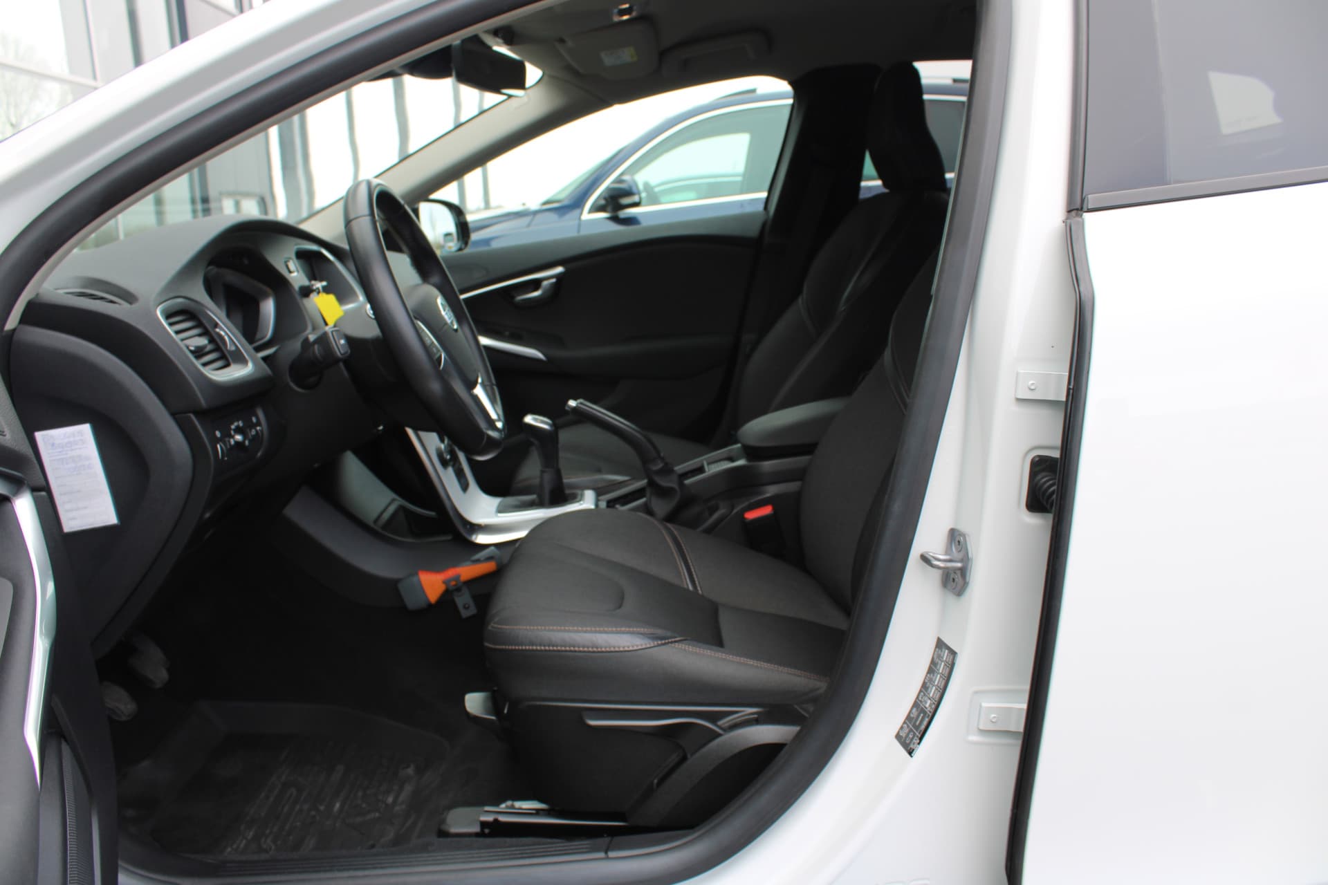 Volvo V40 Cross Country T3 Momentum thumbnail 13