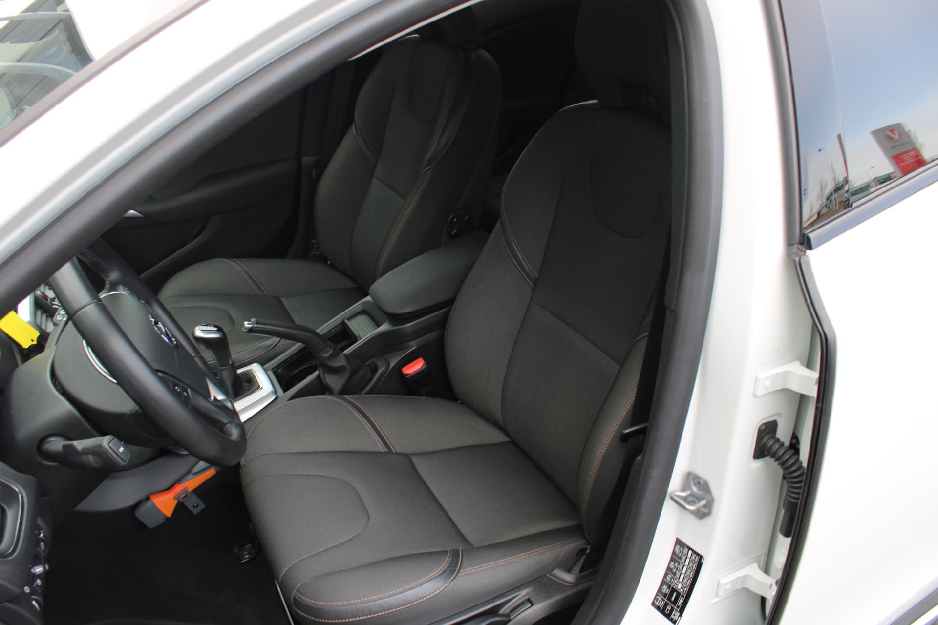 Volvo V40 Cross Country T3 Momentum thumbnail 14