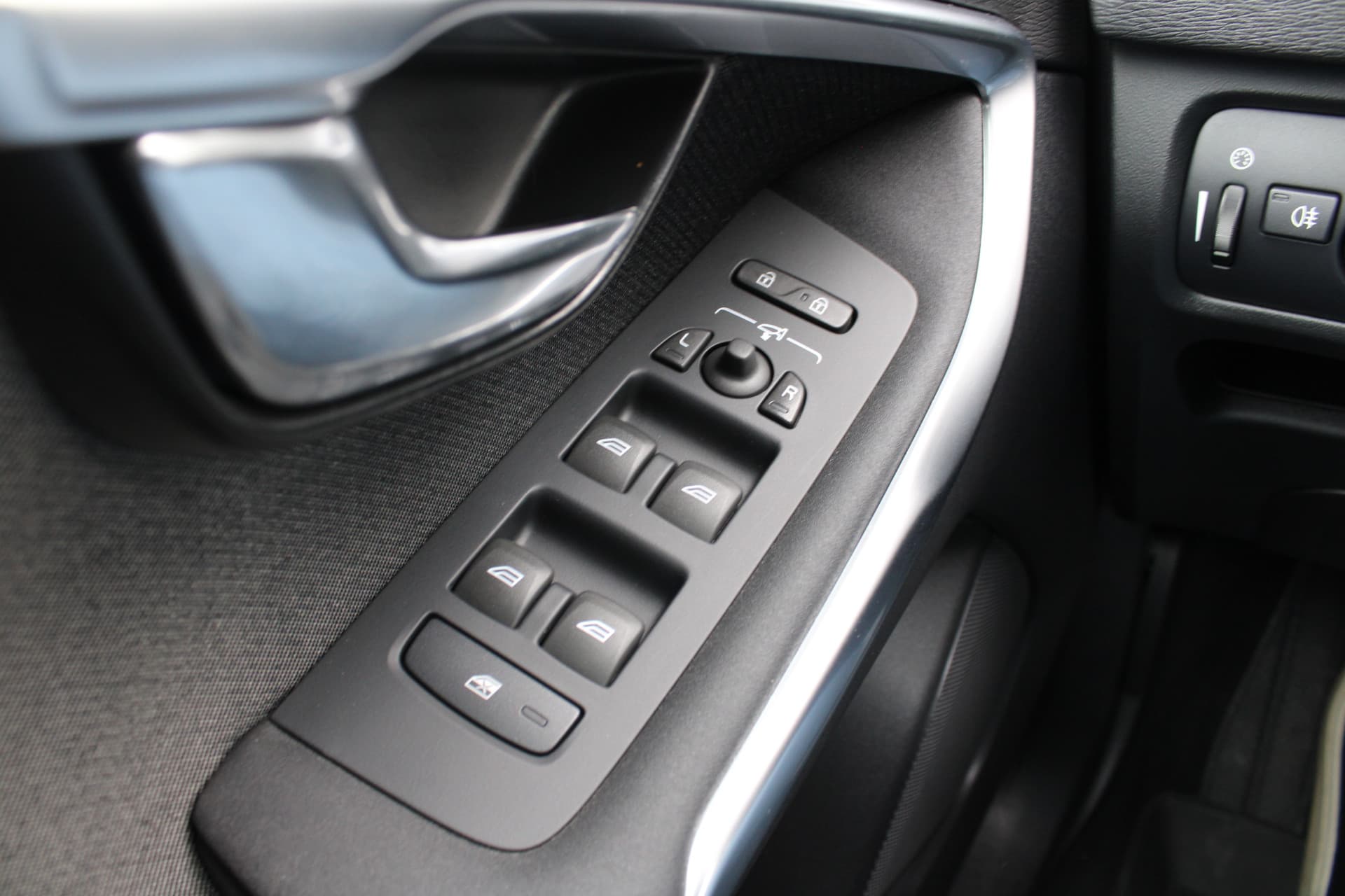 Volvo V40 Cross Country T3 Momentum thumbnail 17