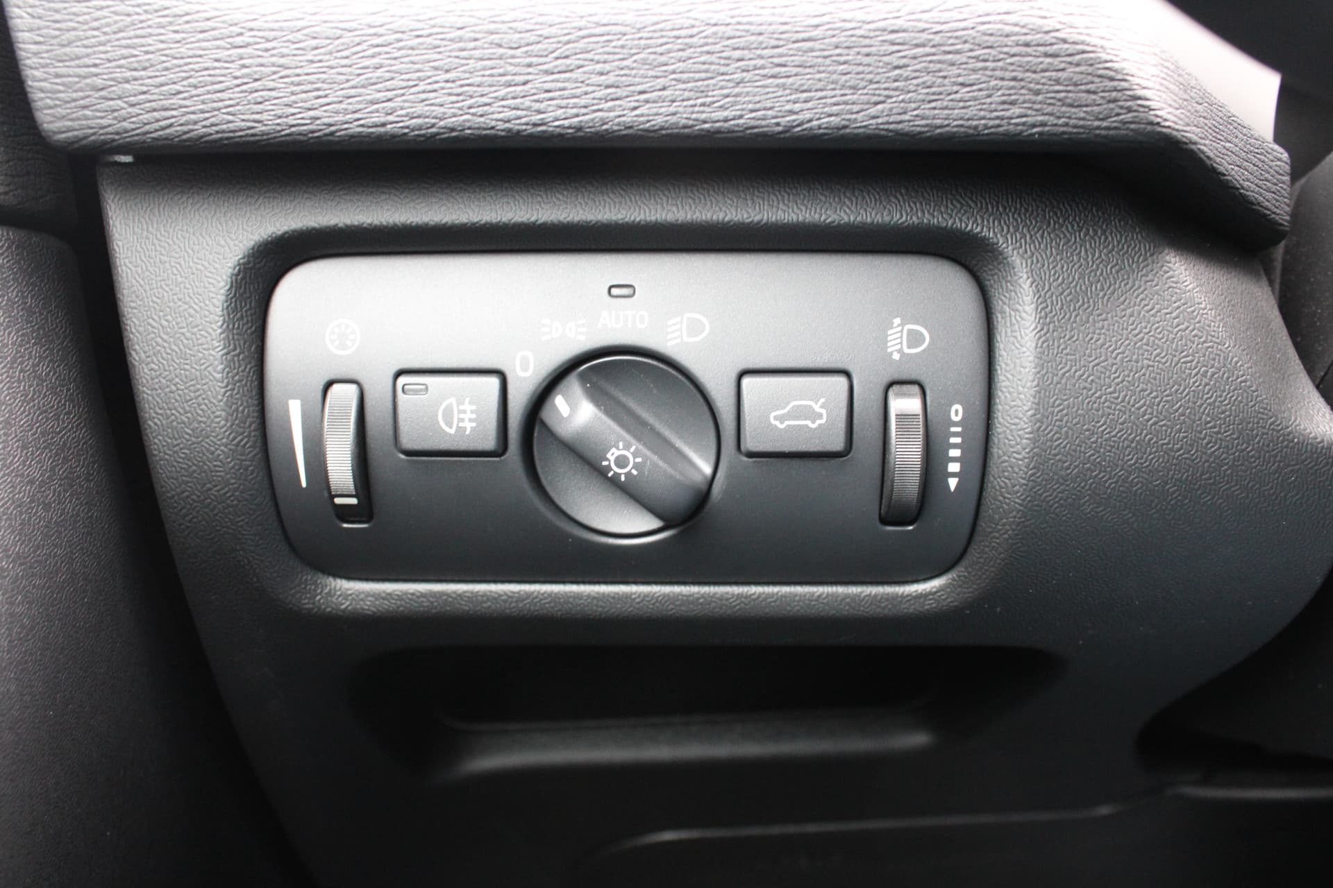 Volvo V40 Cross Country T3 Momentum thumbnail 18