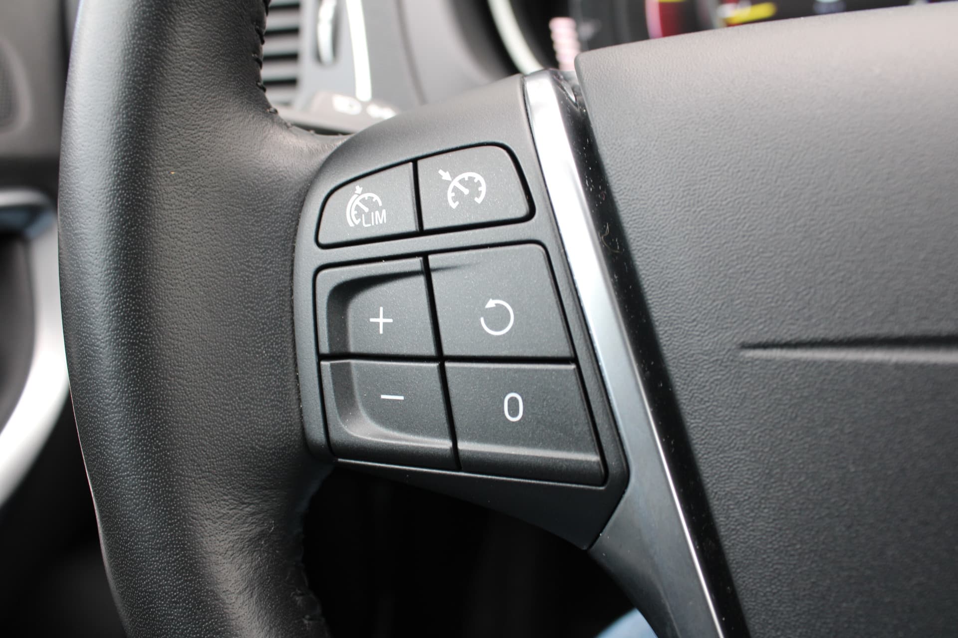 Volvo V40 Cross Country T3 Momentum thumbnail 20