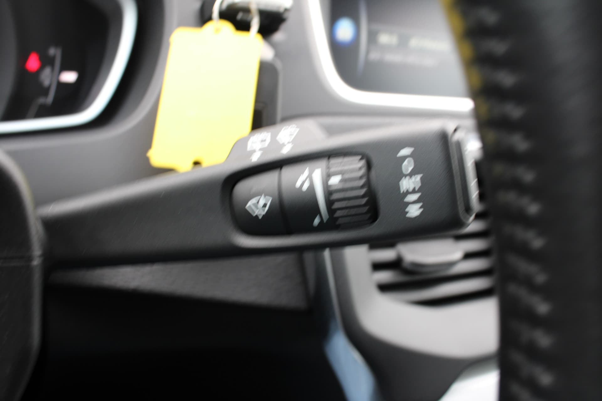 Volvo V40 Cross Country T3 Momentum thumbnail 22