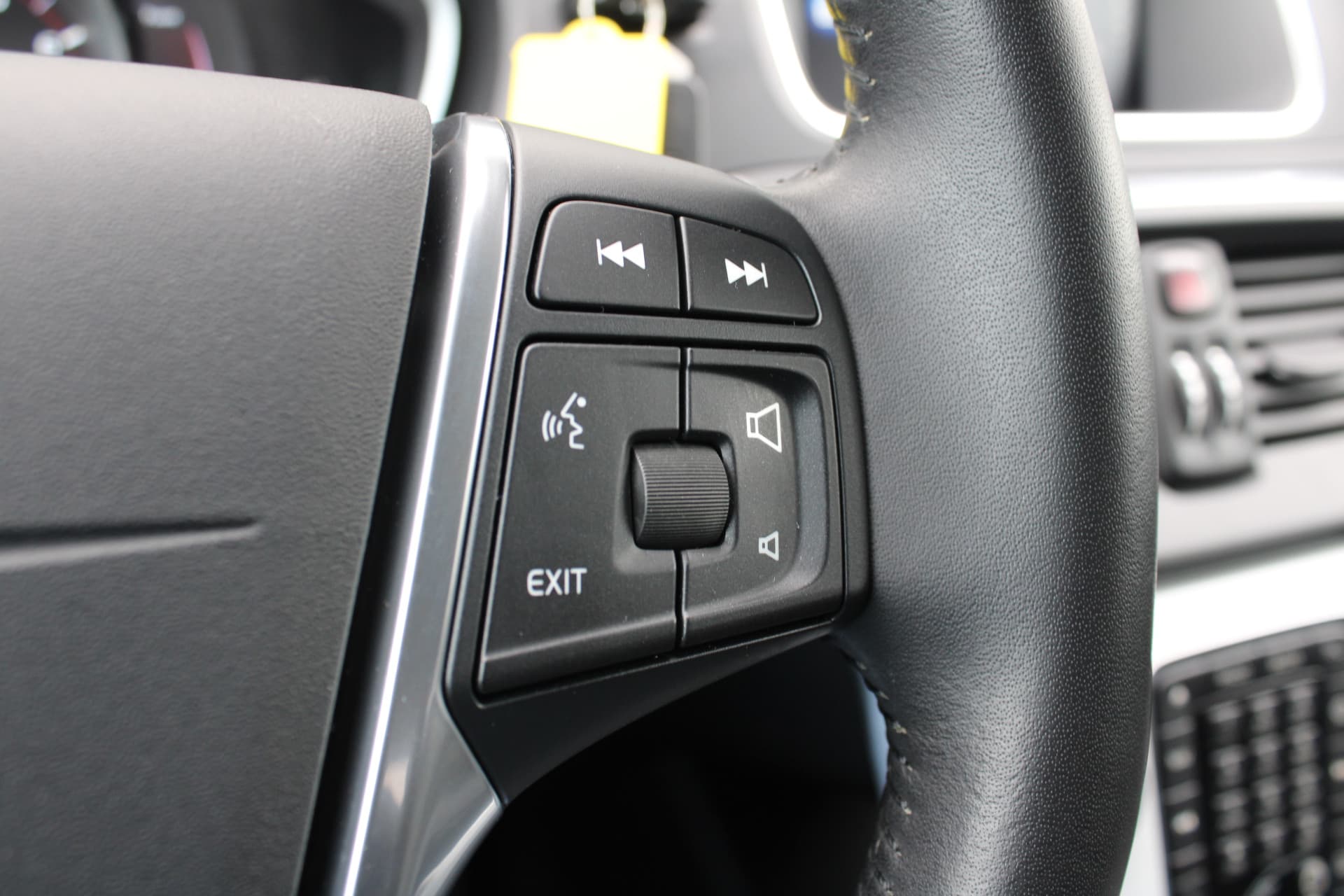 Volvo V40 Cross Country T3 Momentum thumbnail 23