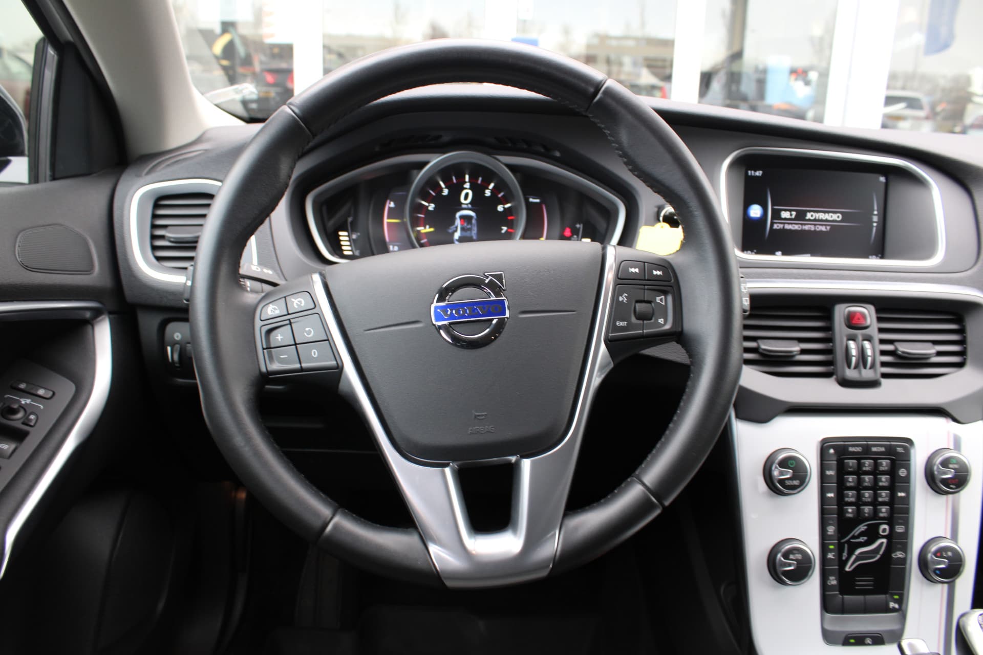 Volvo V40 Cross Country T3 Momentum thumbnail 24