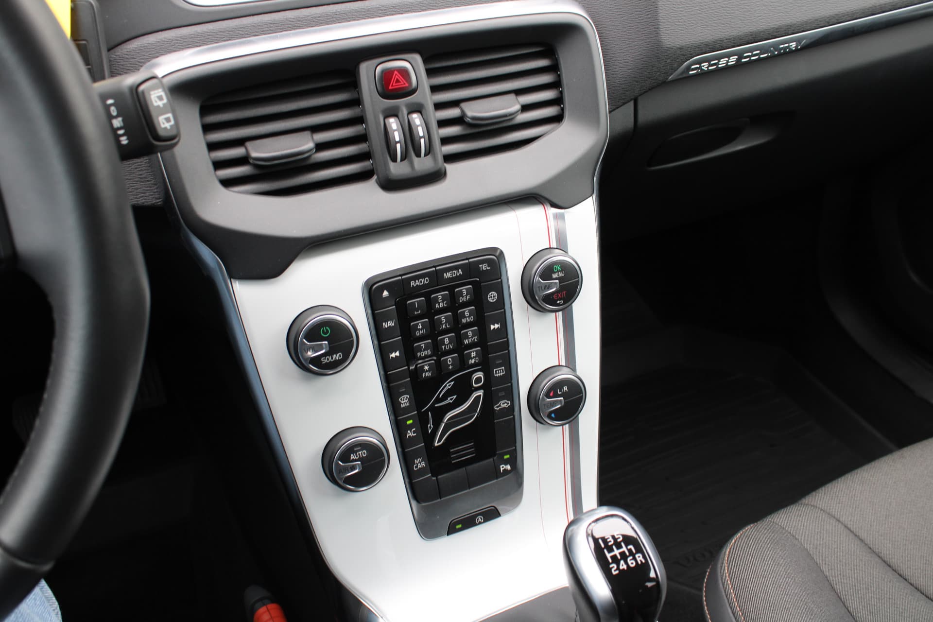 Volvo V40 Cross Country T3 Momentum thumbnail 27