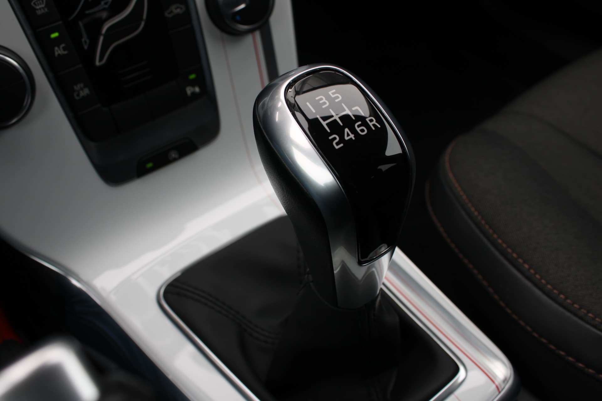 Volvo V40 Cross Country T3 Momentum thumbnail 28