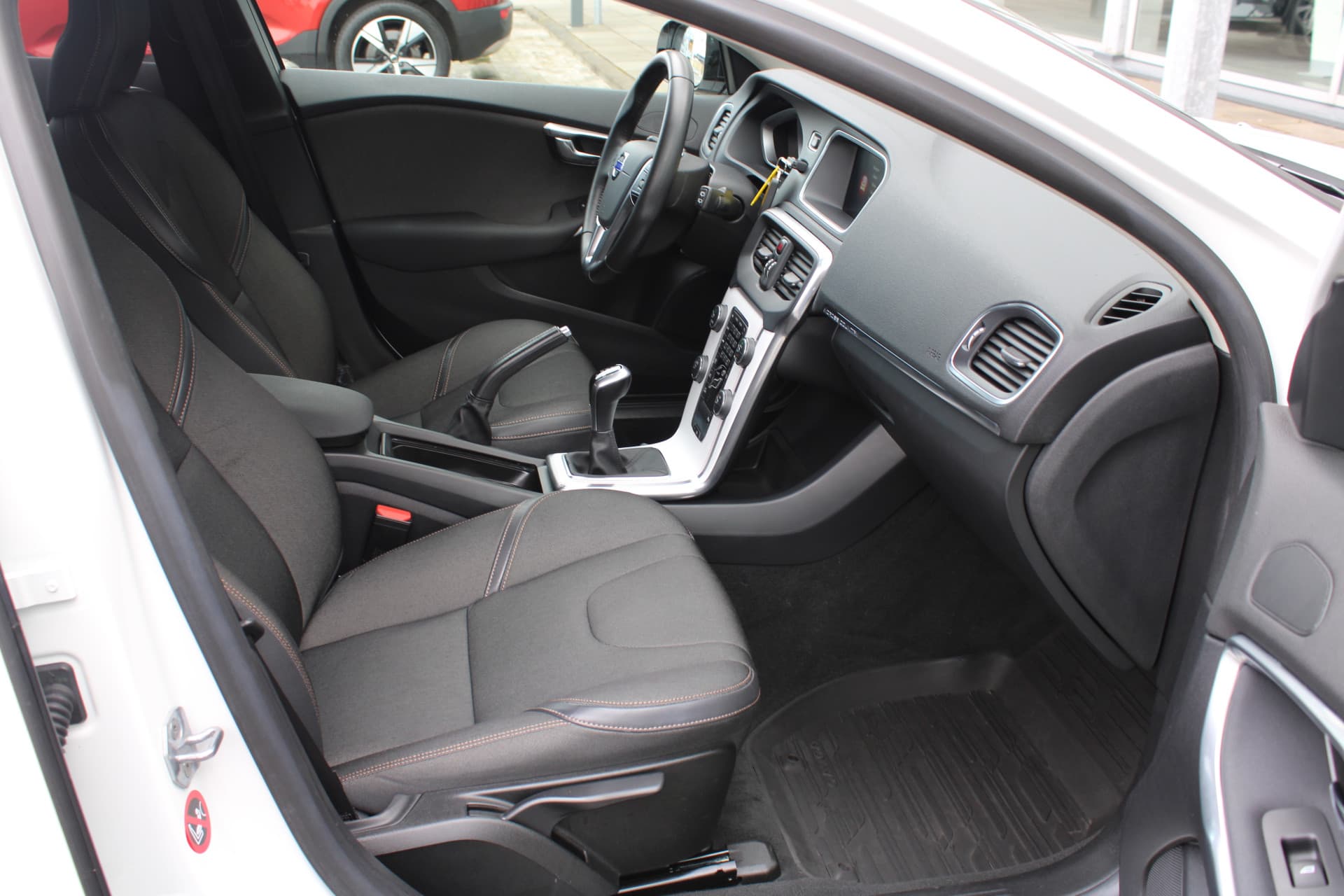 Volvo V40 Cross Country T3 Momentum thumbnail 40