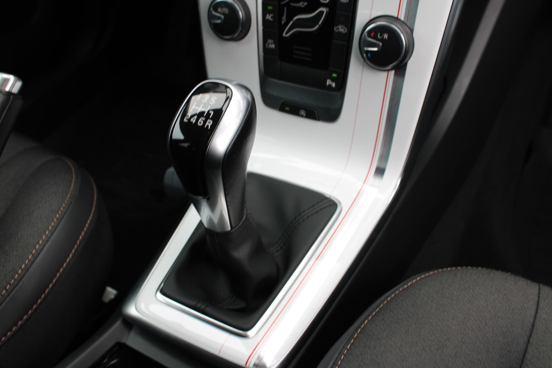 Volvo V40 Cross Country T3 Momentum thumbnail 44