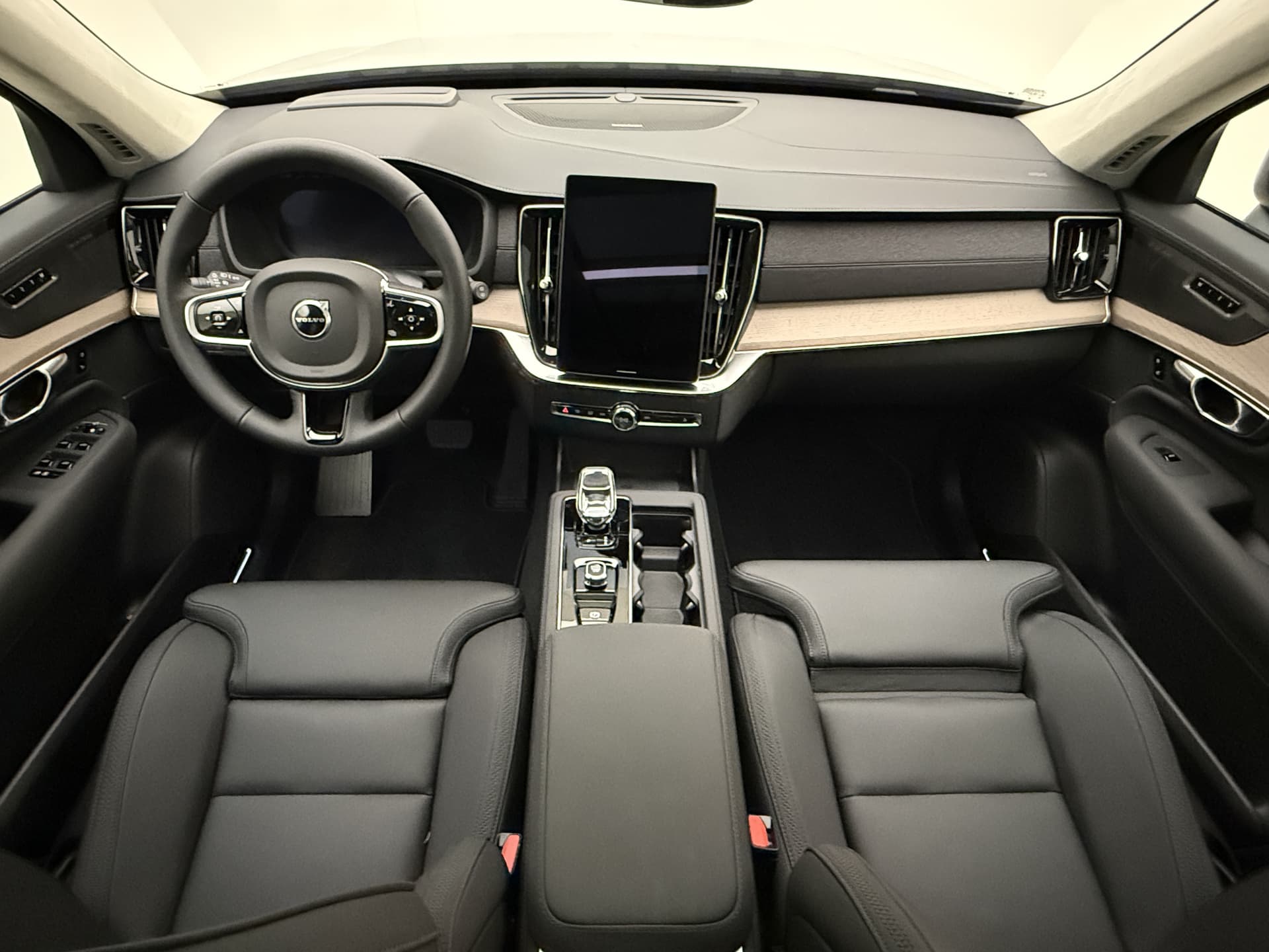 Volvo XC90 T8 455pk AWD Ultra Dark / €7500,- voordeel korting / NIEUW / DIRECT LEVERBAAR / MY26 / Luchtvering / El. Trekhaak / Getint glas / thumbnail 2