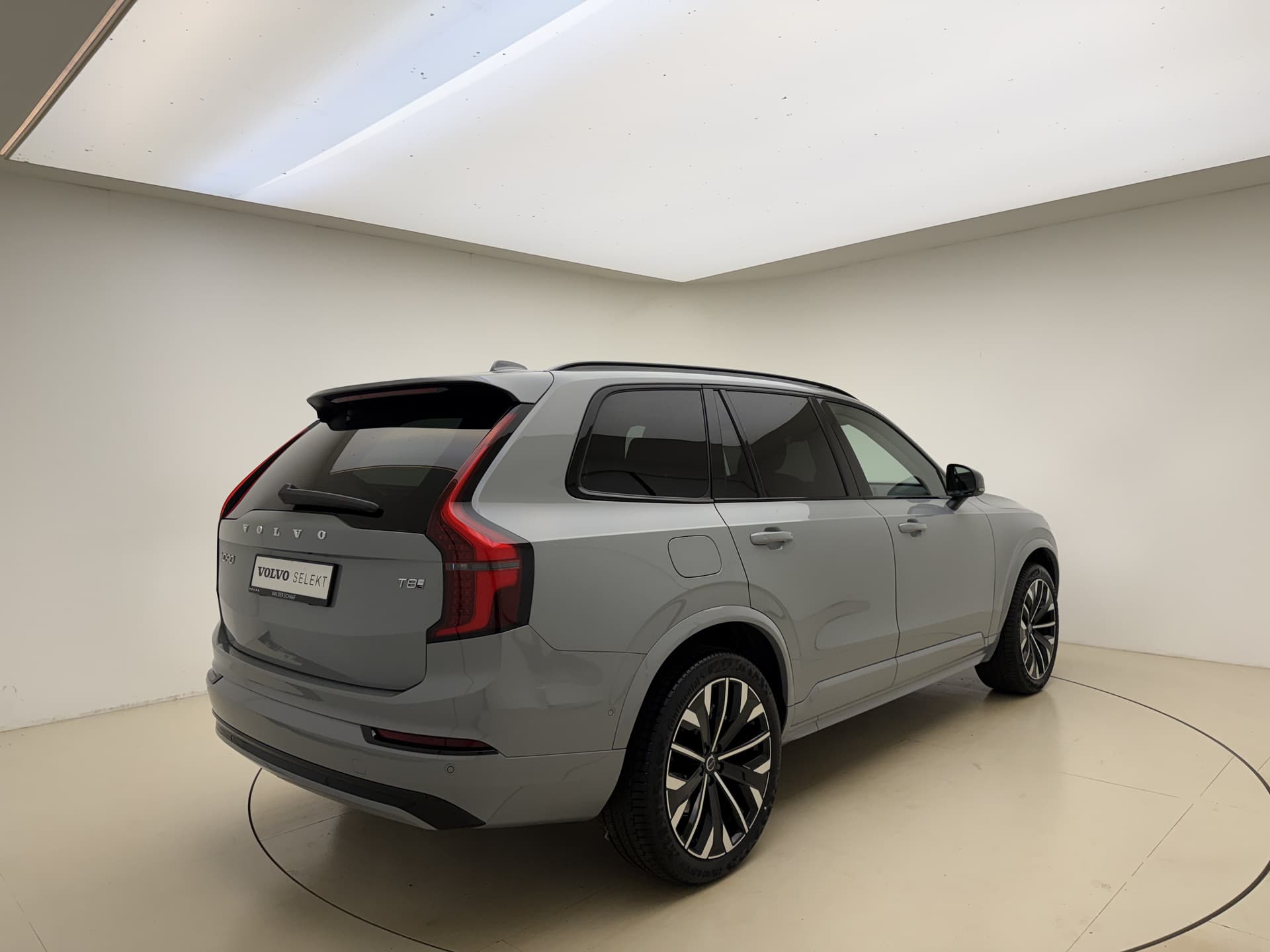 Volvo XC90 T8 455pk AWD Ultra Dark / €7500,- voordeel korting / NIEUW / DIRECT LEVERBAAR / MY26 / Luchtvering / El. Trekhaak / Getint glas / thumbnail 7