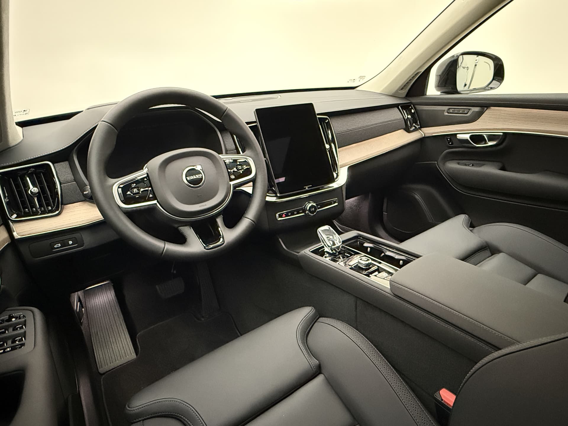 Volvo XC90 T8 455pk AWD Ultra Dark / €7500,- voordeel korting / NIEUW / DIRECT LEVERBAAR / MY26 / Luchtvering / El. Trekhaak / Getint glas / thumbnail 8