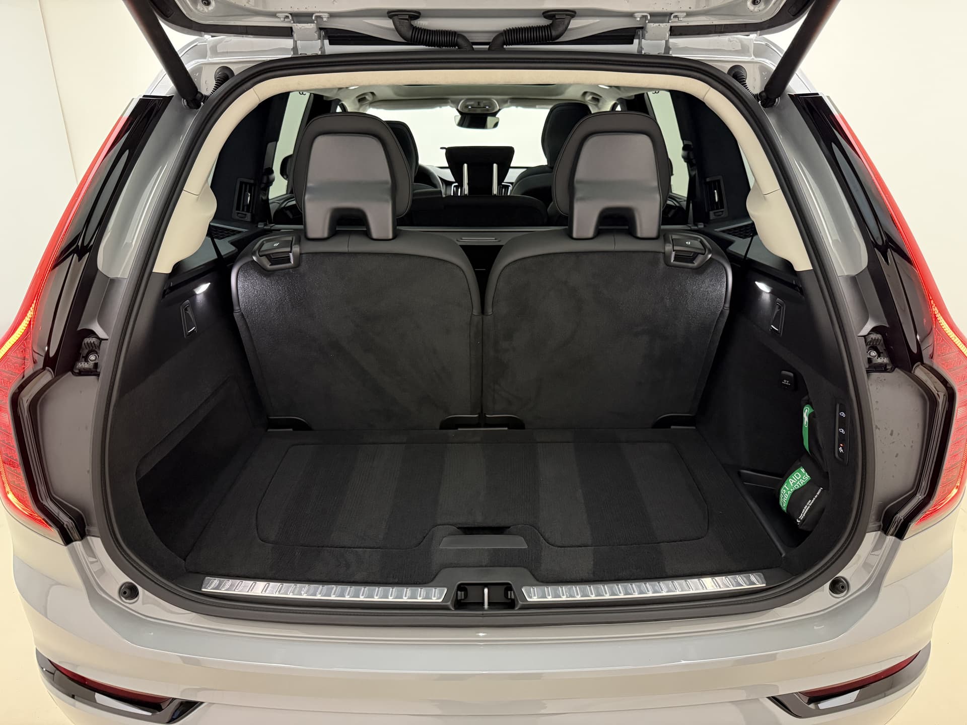 Volvo XC90 T8 455pk AWD Ultra Dark / €7500,- voordeel korting / NIEUW / DIRECT LEVERBAAR / MY26 / Luchtvering / El. Trekhaak / Getint glas / thumbnail 20