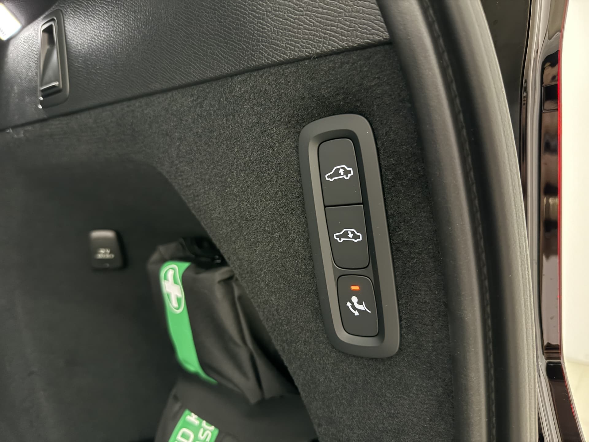 Volvo XC90 T8 455pk AWD Ultra Dark / €7500,- voordeel korting / NIEUW / DIRECT LEVERBAAR / MY26 / Luchtvering / El. Trekhaak / Getint glas / thumbnail 21