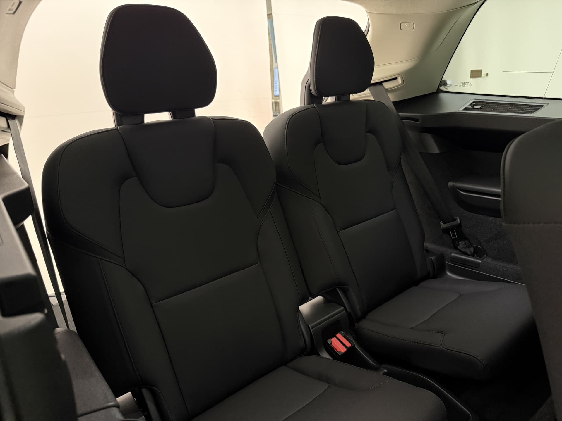 Volvo XC90 T8 455pk AWD Ultra Dark / €7500,- voordeel korting / NIEUW / DIRECT LEVERBAAR / MY26 / Luchtvering / El. Trekhaak / Getint glas / thumbnail 26