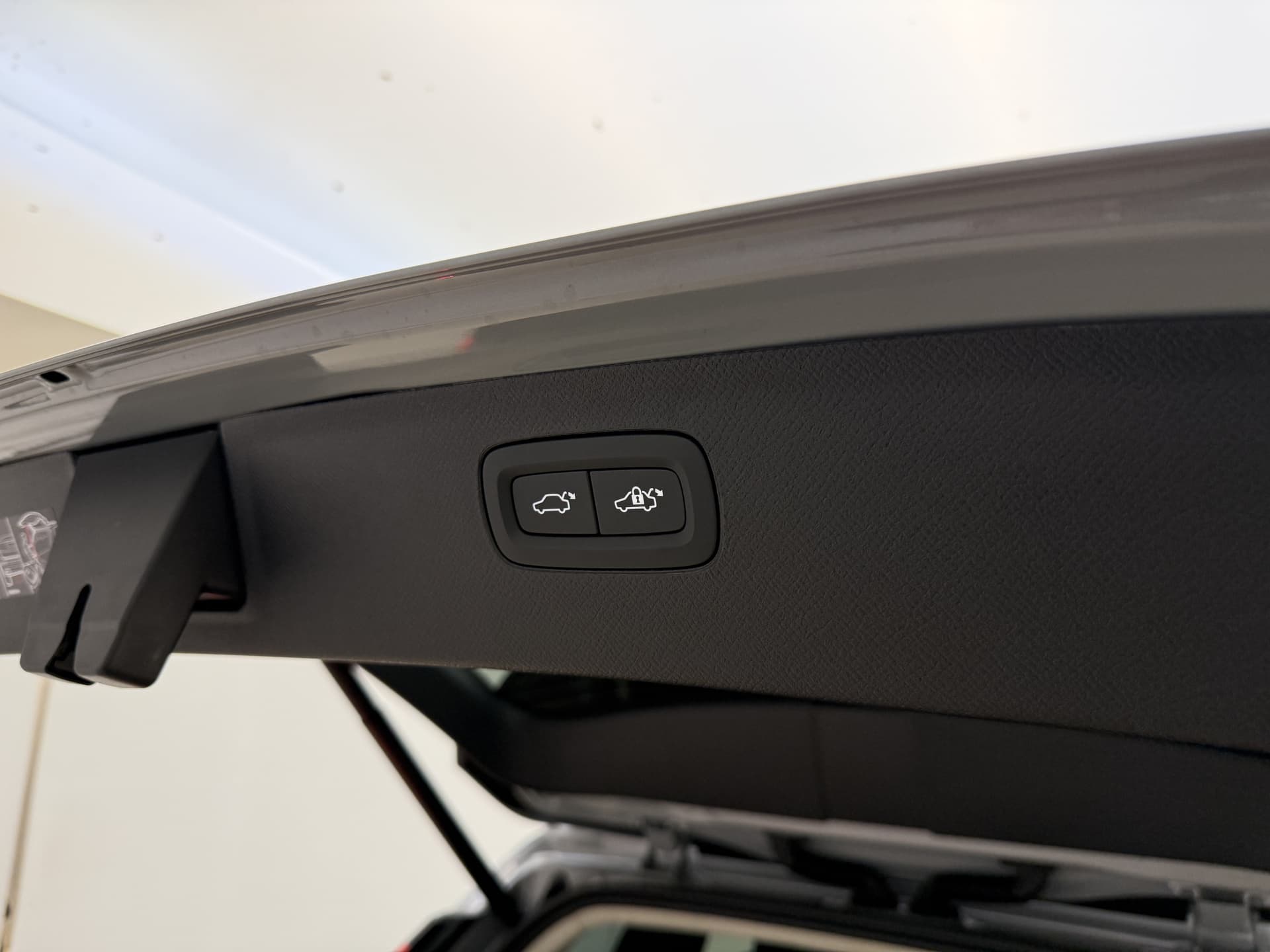 Volvo XC90 T8 455pk AWD Ultra Dark / €7500,- voordeel korting / NIEUW / DIRECT LEVERBAAR / MY26 / Luchtvering / El. Trekhaak / Getint glas / thumbnail 28