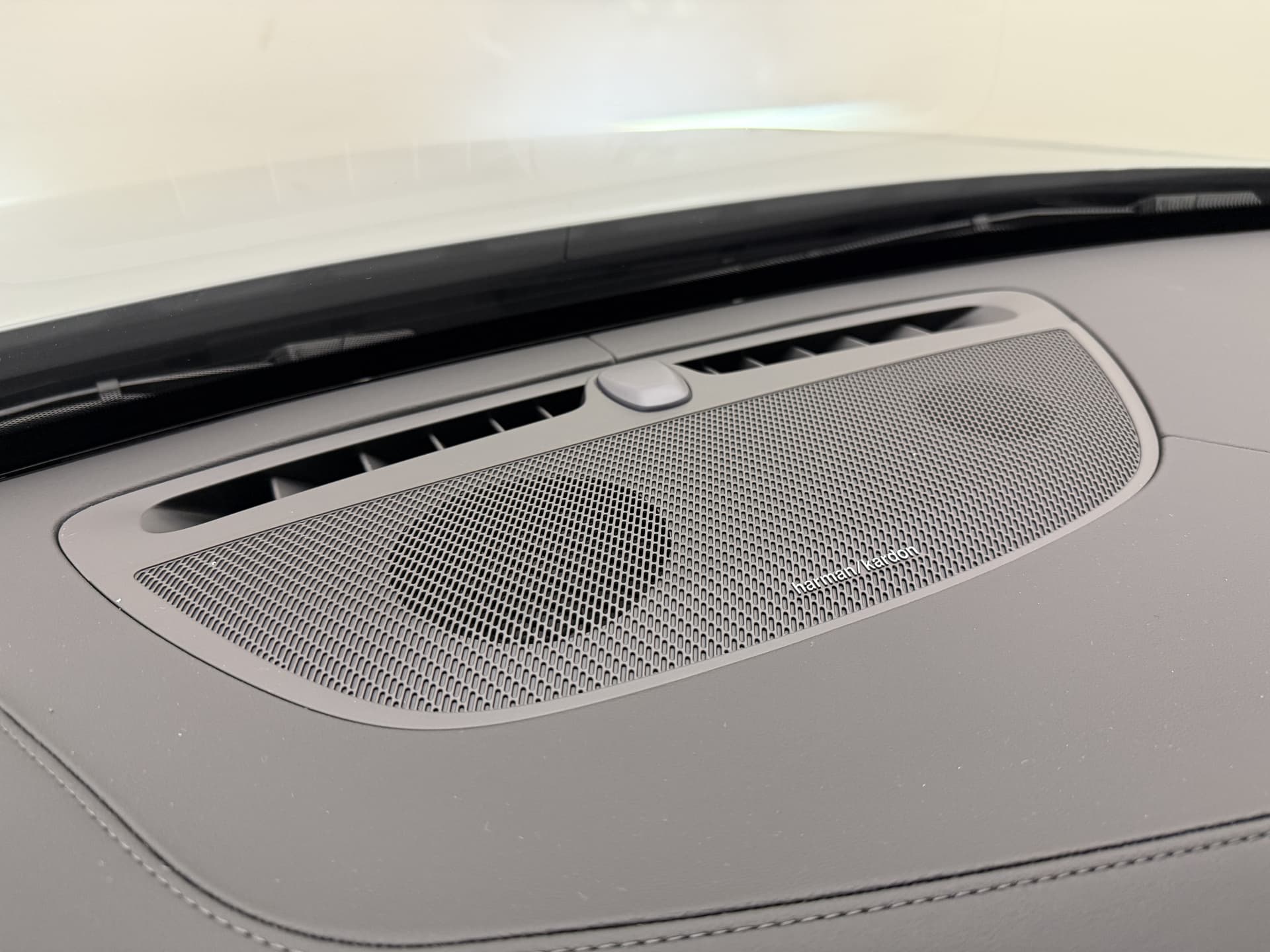 Volvo XC90 T8 455pk AWD Ultra Dark / €7500,- voordeel korting / NIEUW / DIRECT LEVERBAAR / MY26 / Luchtvering / El. Trekhaak / Getint glas / thumbnail 40