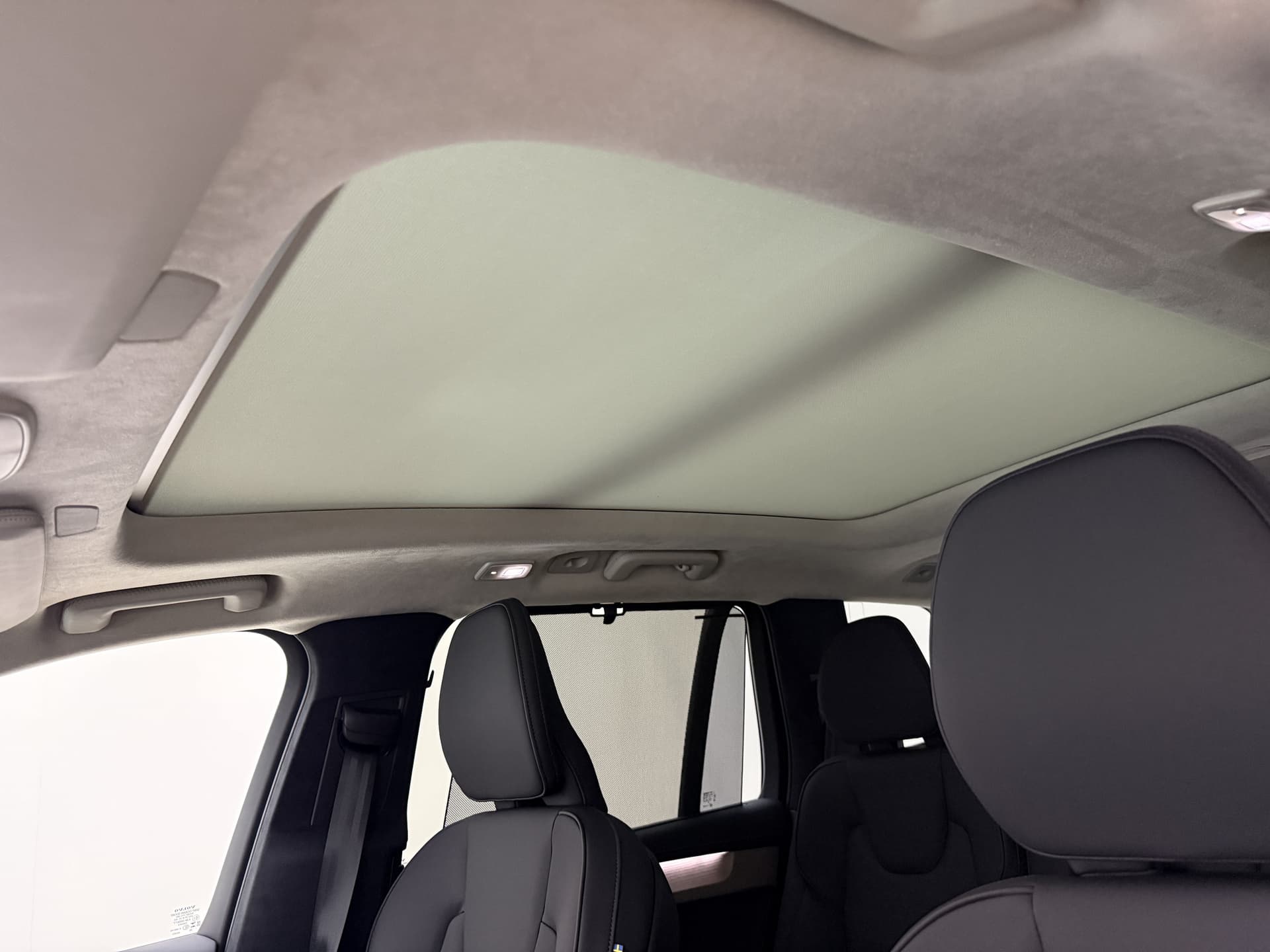 Volvo XC90 T8 455pk AWD Ultra Dark / €7500,- voordeel korting / NIEUW / DIRECT LEVERBAAR / MY26 / Luchtvering / El. Trekhaak / Getint glas / thumbnail 44