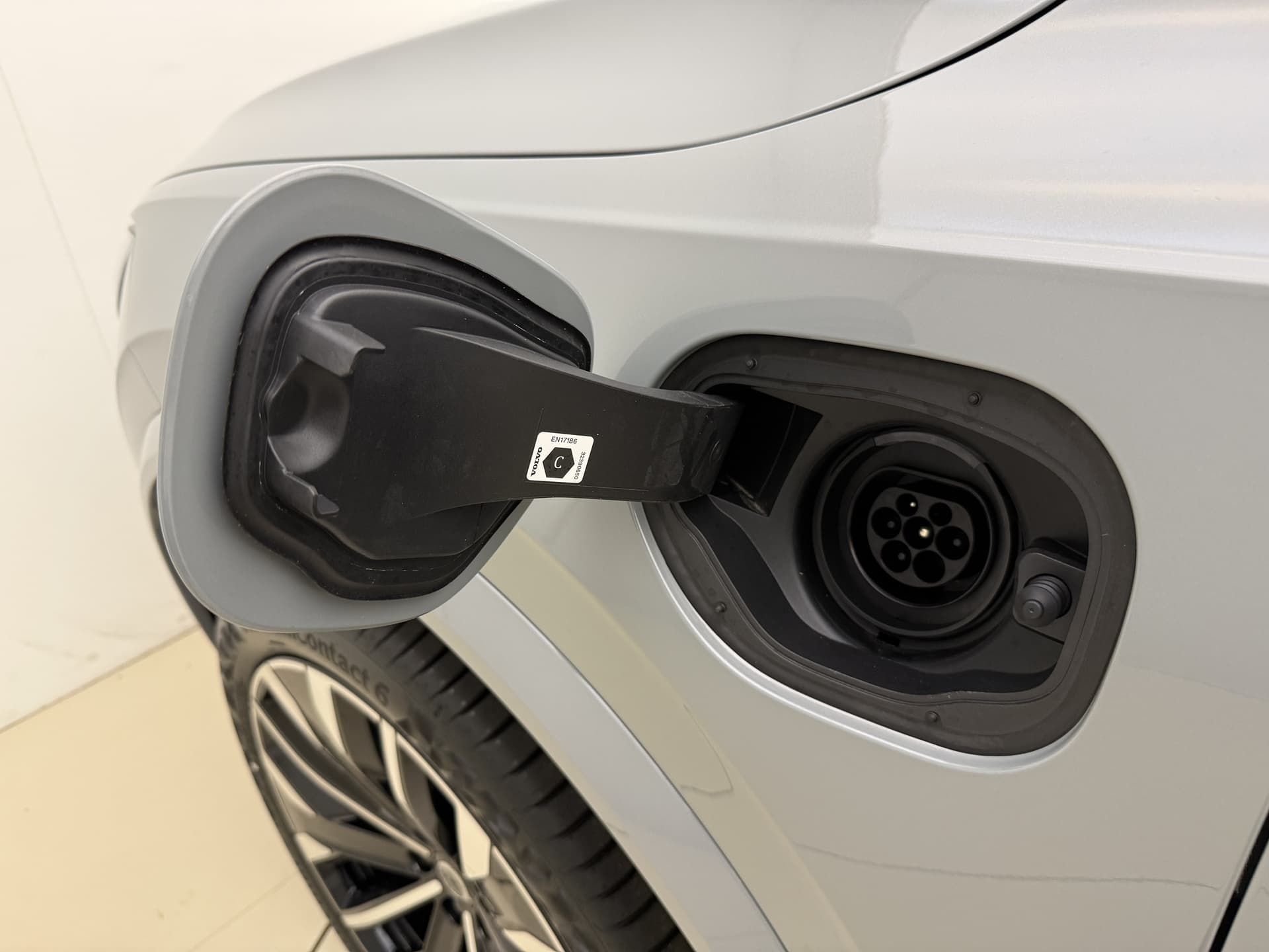 Volvo XC90 T8 455pk AWD Ultra Dark / €7500,- voordeel korting / NIEUW / DIRECT LEVERBAAR / MY26 / Luchtvering / El. Trekhaak / Getint glas / thumbnail 46