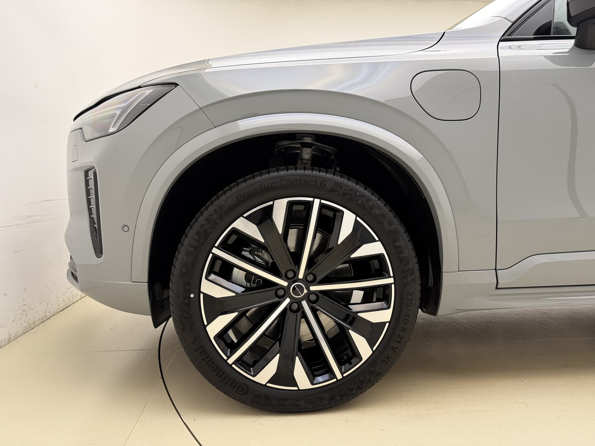 Volvo XC90 T8 455pk AWD Ultra Dark / €7500,- voordeel korting / NIEUW / DIRECT LEVERBAAR / MY26 / Luchtvering / El. Trekhaak / Getint glas / thumbnail 47