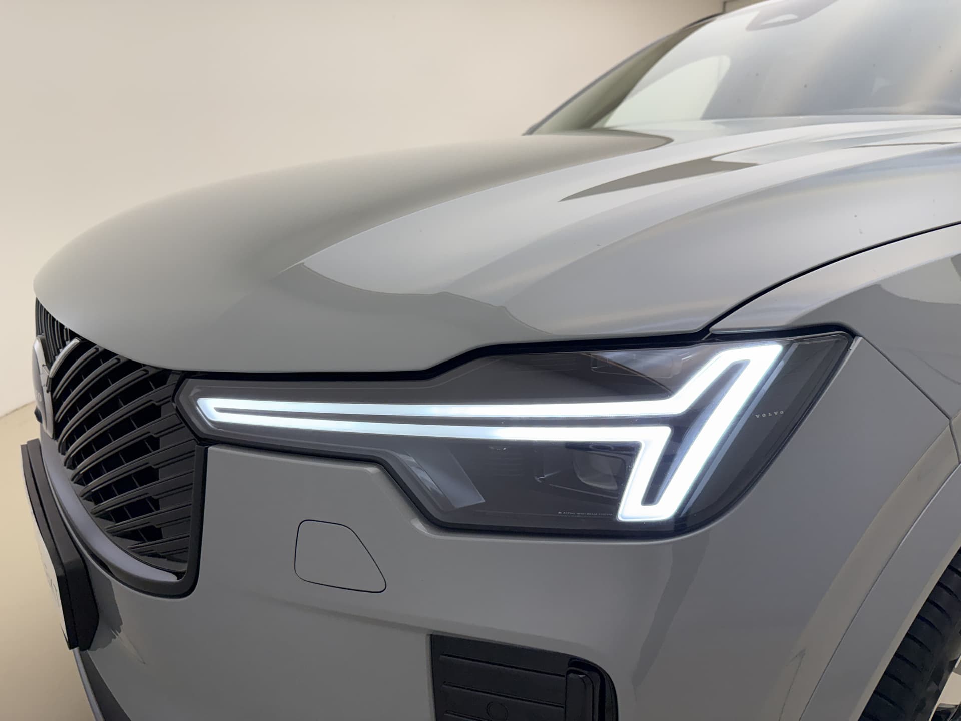 Volvo XC90 T8 455pk AWD Ultra Dark / €7500,- voordeel korting / NIEUW / DIRECT LEVERBAAR / MY26 / Luchtvering / El. Trekhaak / Getint glas / thumbnail 50