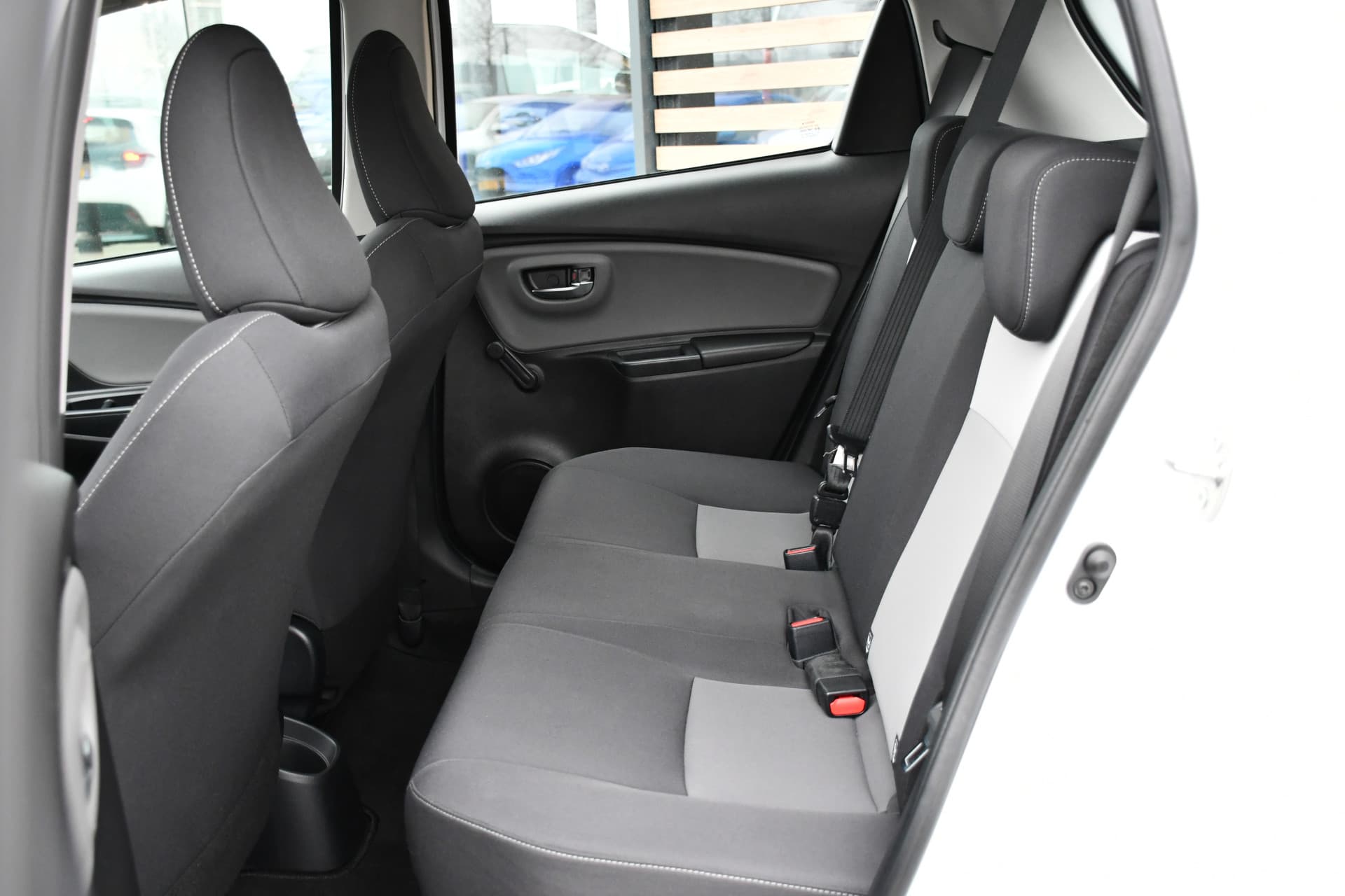 Toyota Yaris 1.5 VVT-i Aspiration Handgeschakeld 111pk thumbnail 11