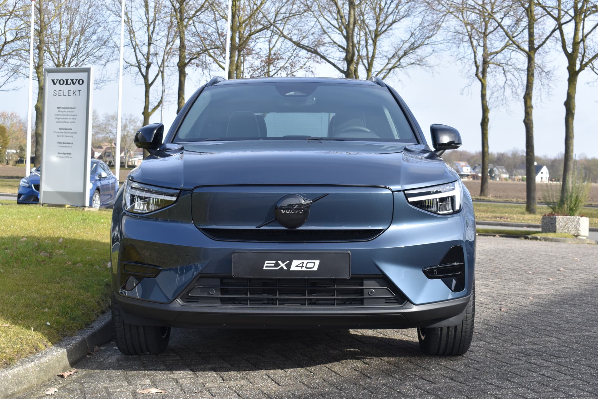 Volvo EX40 Extended Range 252PK Plus Black Ed. 82 kWh thumbnail 2