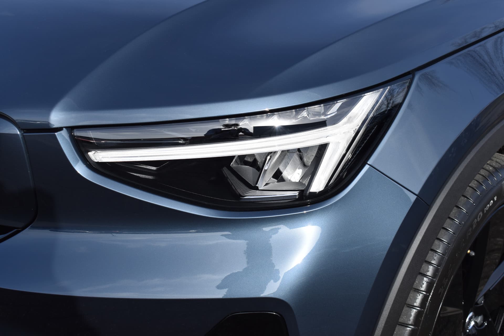 Volvo EX40 Extended Range 252PK Plus Black Ed. 82 kWh thumbnail 5