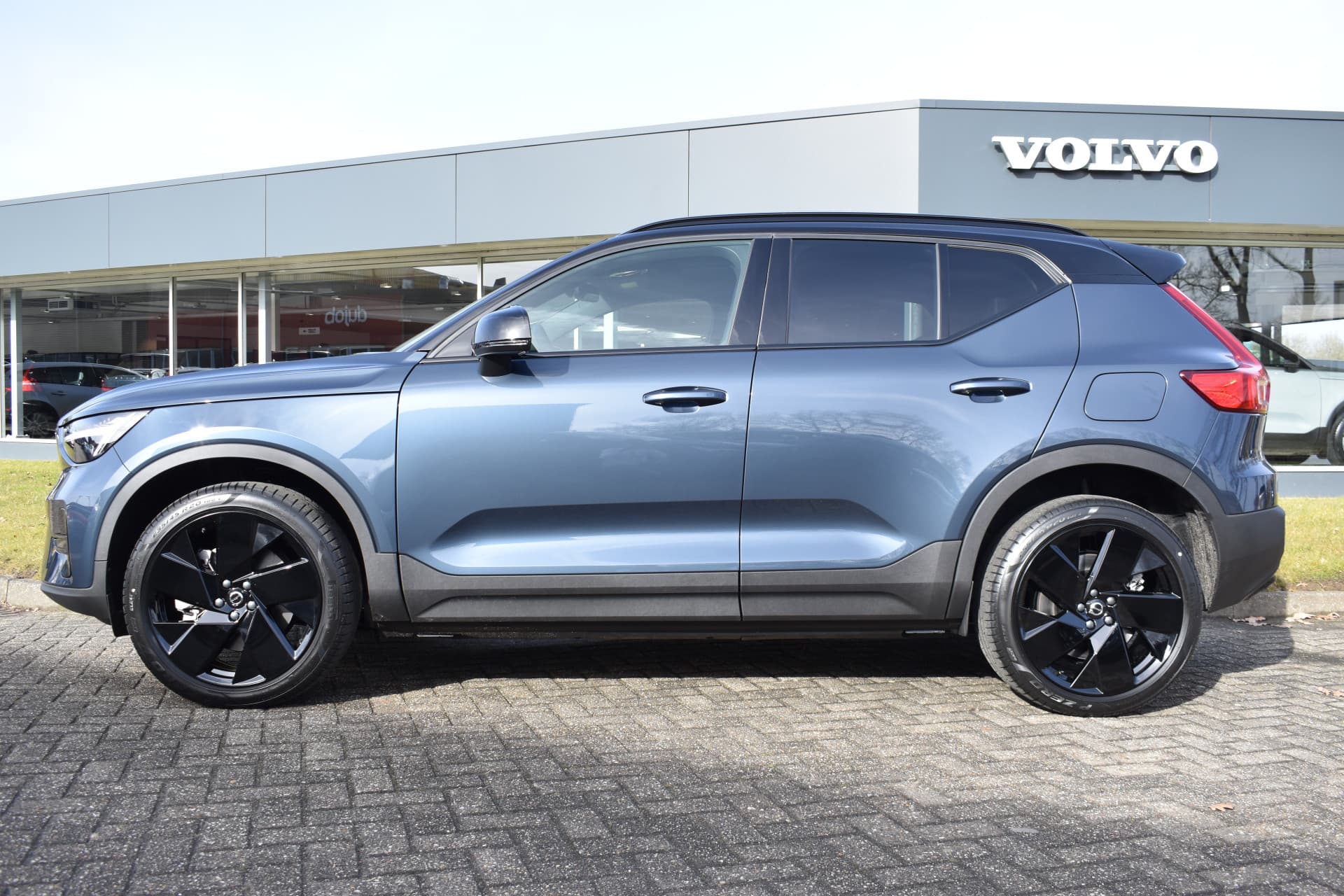 Volvo EX40 Extended Range 252PK Plus Black Ed. 82 kWh thumbnail 7