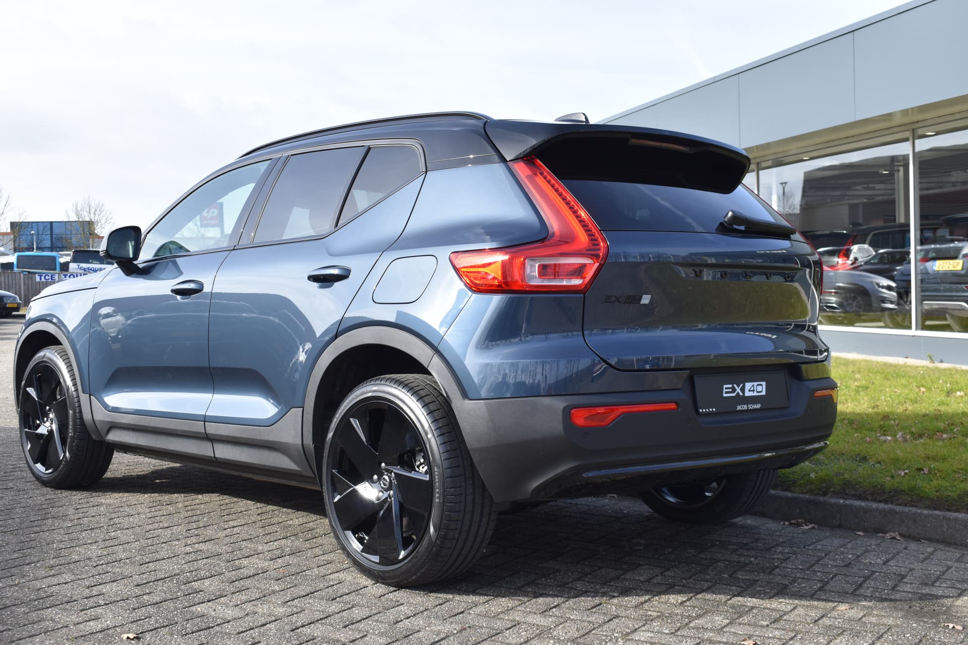 Volvo EX40 Extended Range 252PK Plus Black Ed. 82 kWh thumbnail 8