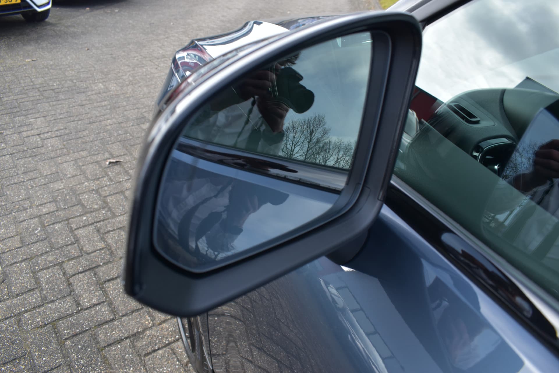 Volvo EX40 Extended Range 252PK Plus Black Ed. 82 kWh thumbnail 14