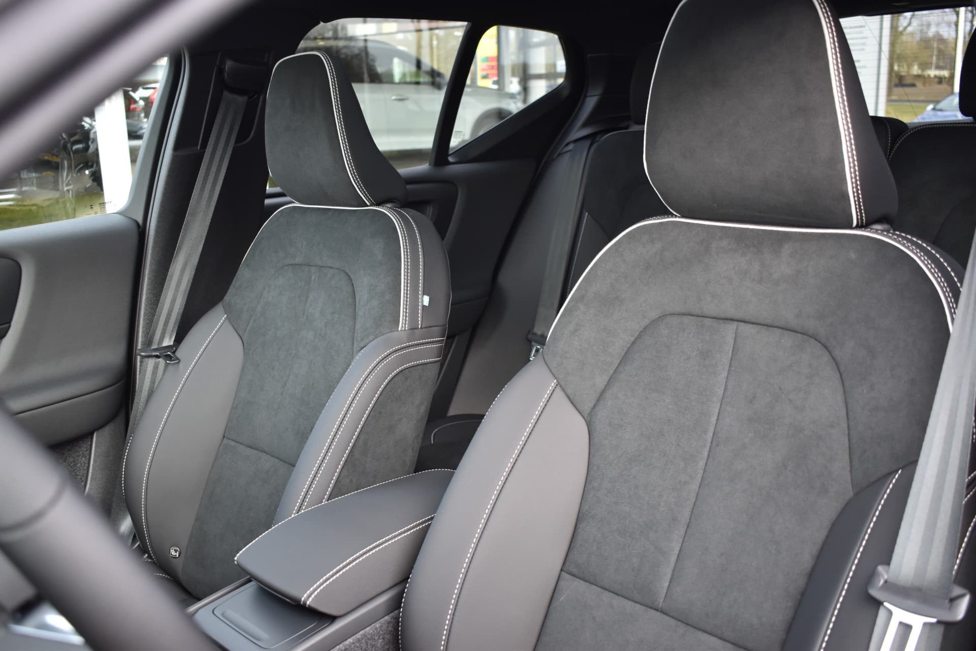 Volvo EX40 Extended Range 252PK Plus Black Ed. 82 kWh thumbnail 18