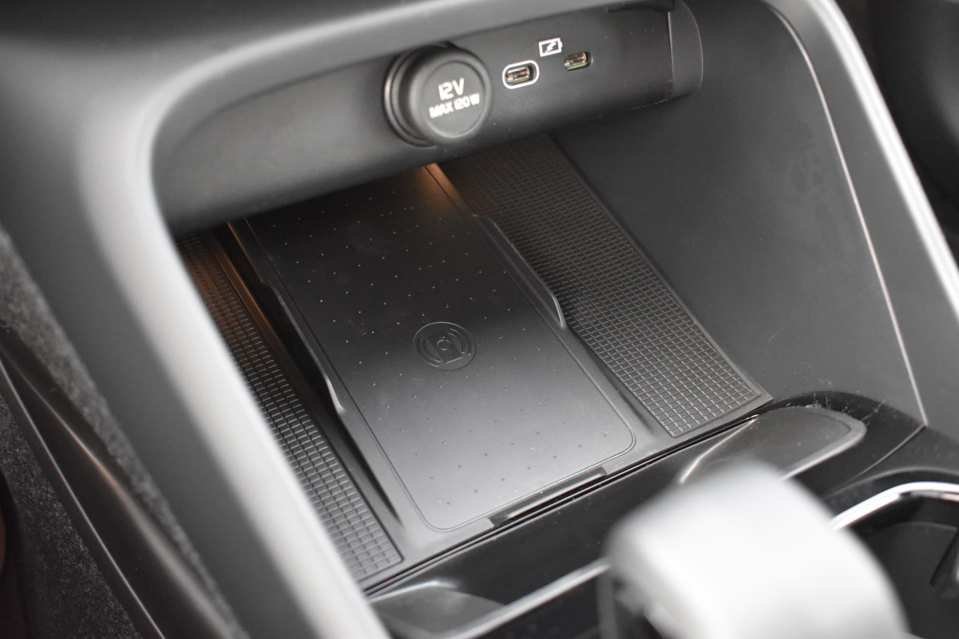 Volvo EX40 Extended Range 252PK Plus Black Ed. 82 kWh thumbnail 19