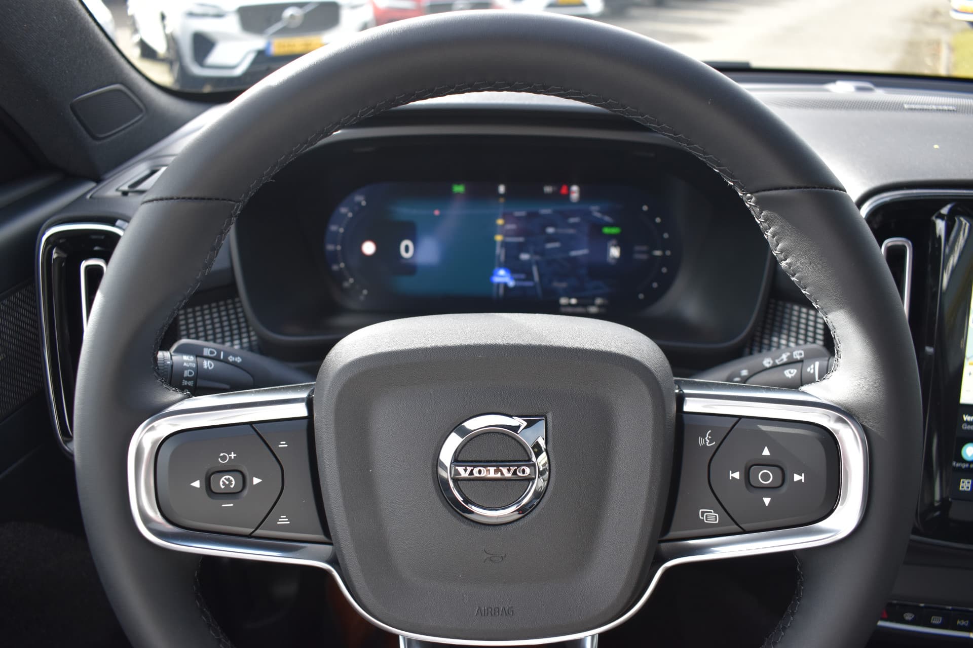 Volvo EX40 Extended Range 252PK Plus Black Ed. 82 kWh thumbnail 20