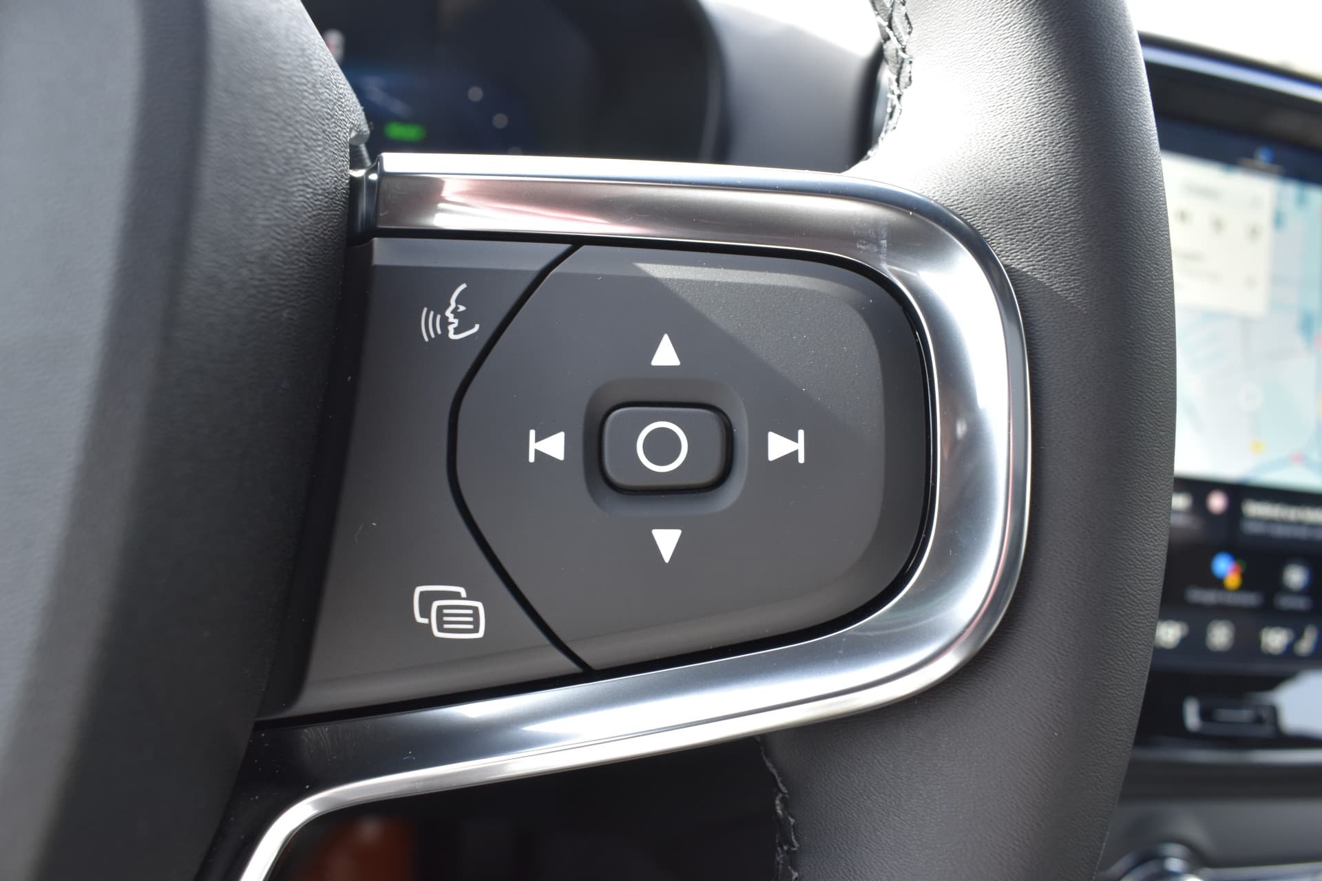 Volvo EX40 Extended Range 252PK Plus Black Ed. 82 kWh thumbnail 22