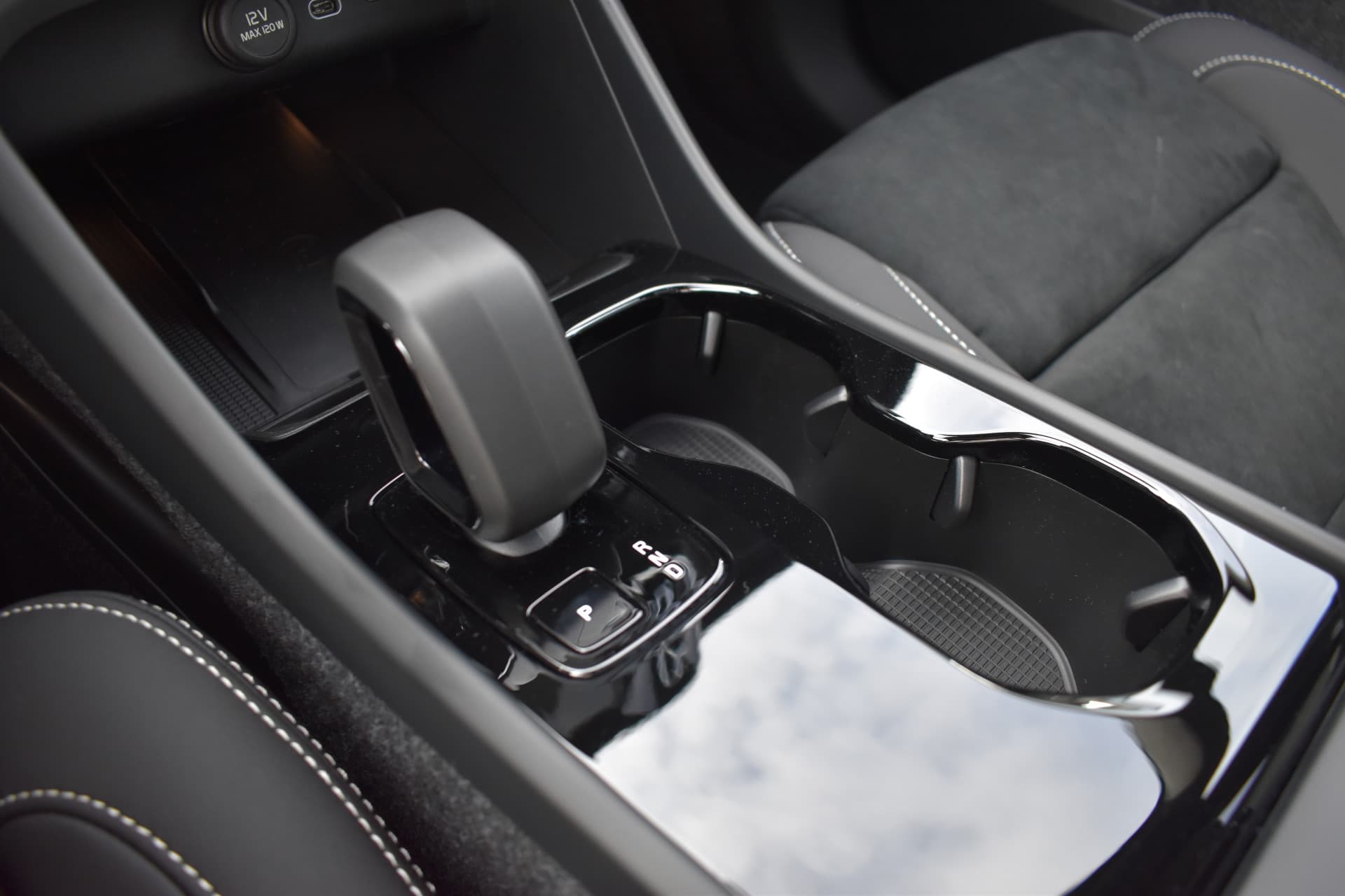 Volvo EX40 Extended Range 252PK Plus Black Ed. 82 kWh thumbnail 27